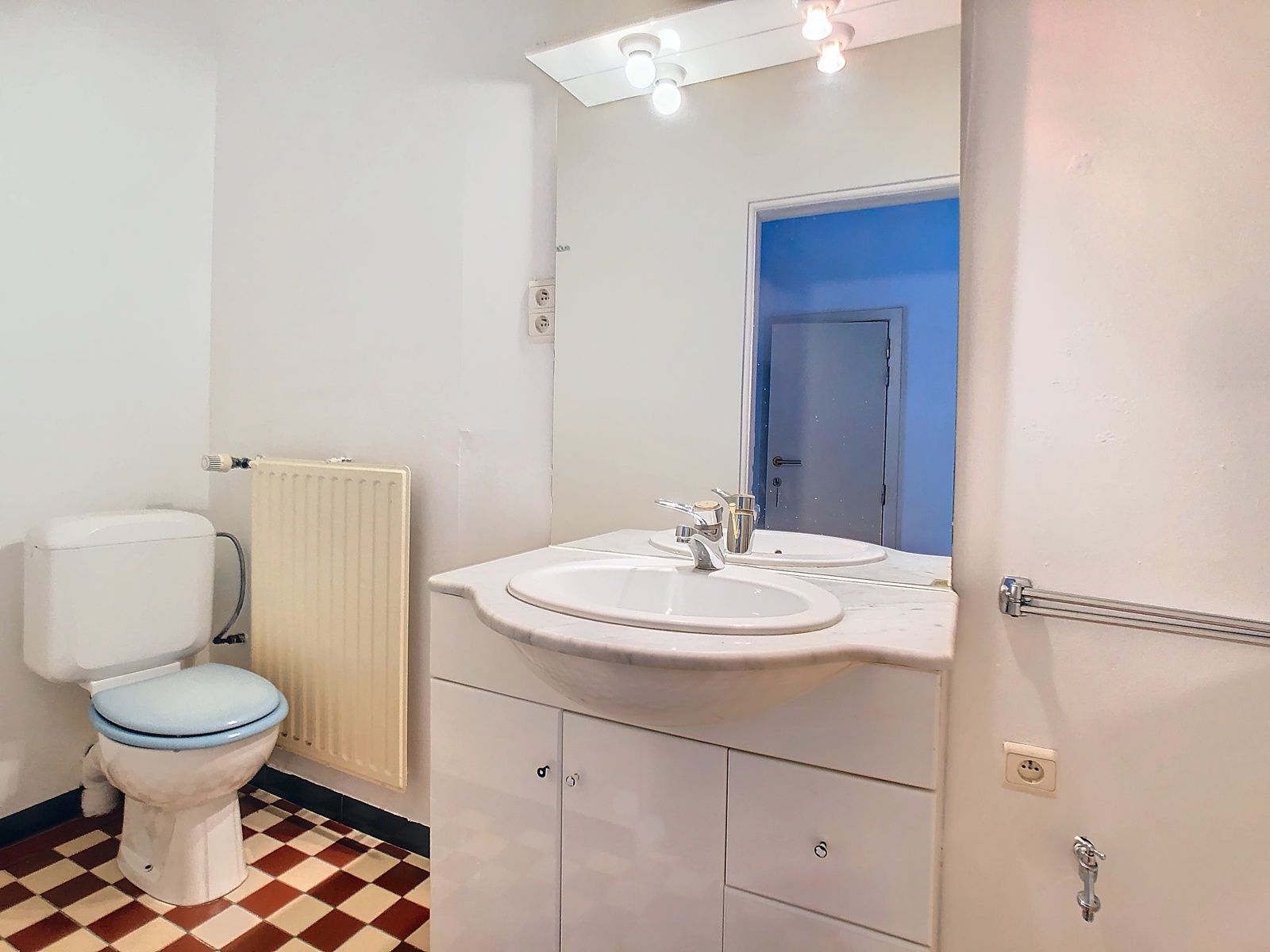 Huis en app. met 2 huisnrs., toonzaal, garage in centrum   foto 14