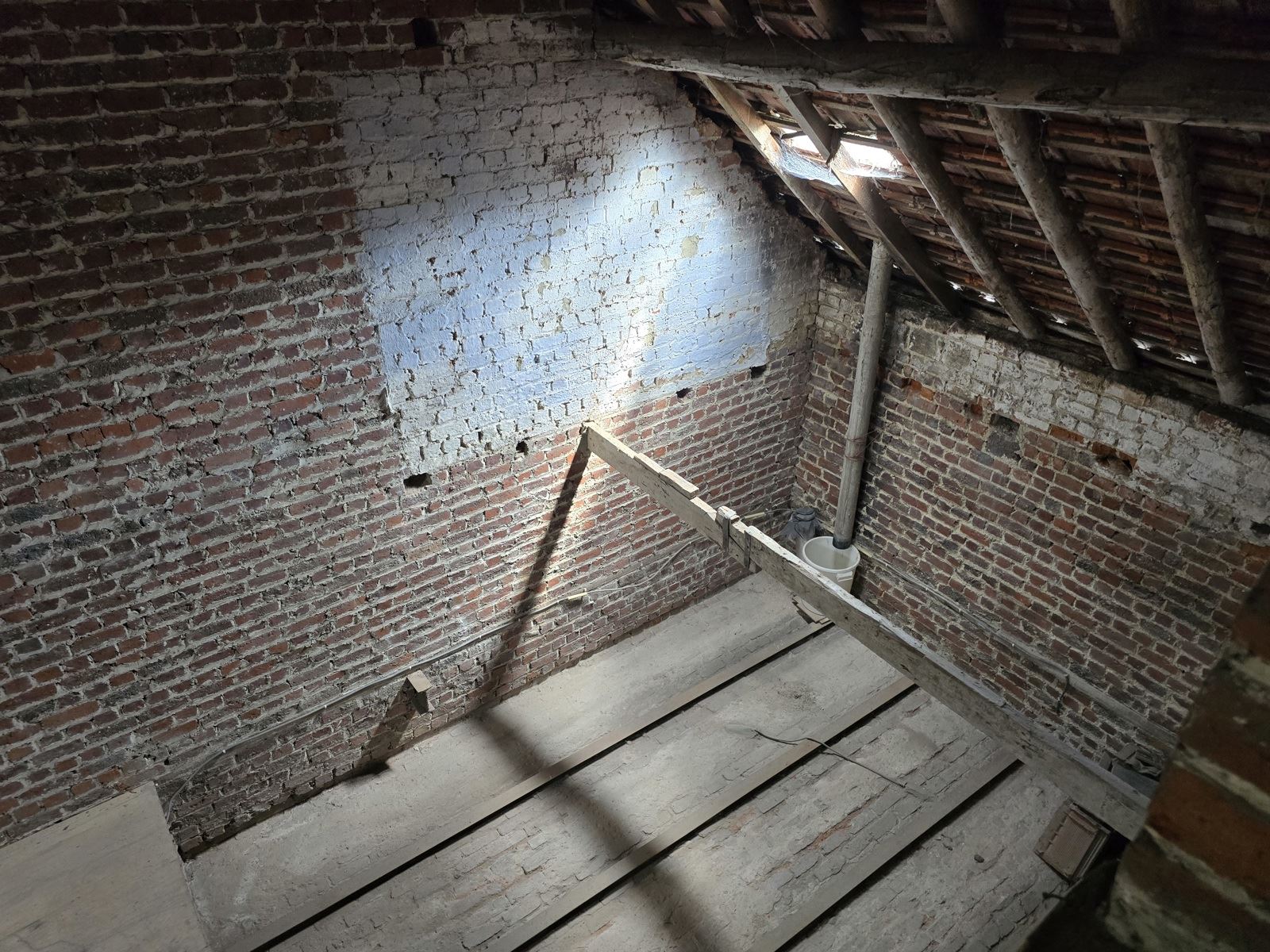 Te renoveren woning met groot potentieel foto 21