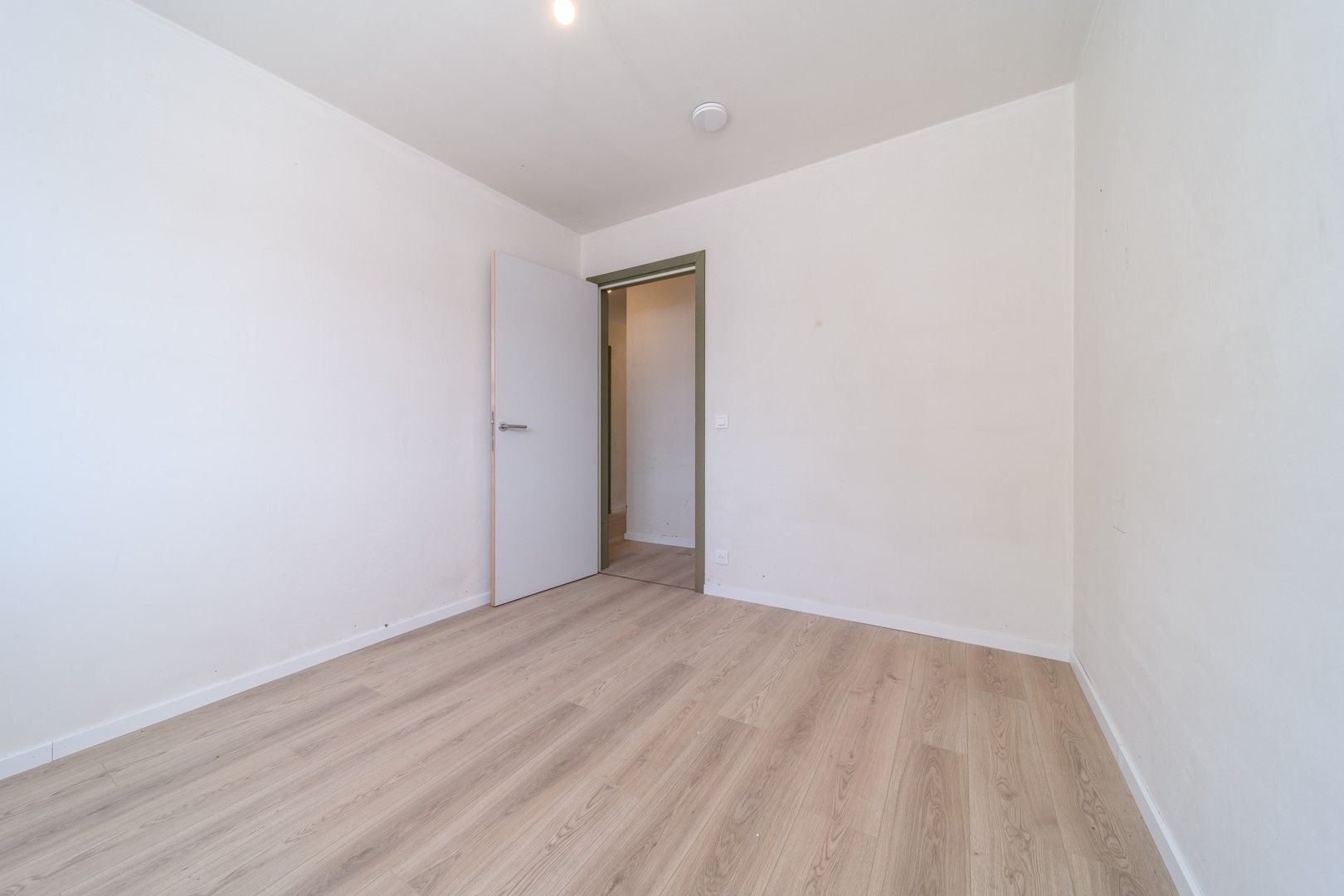 Gesloten nieuwbouwwoning met tuin te Mere foto 12