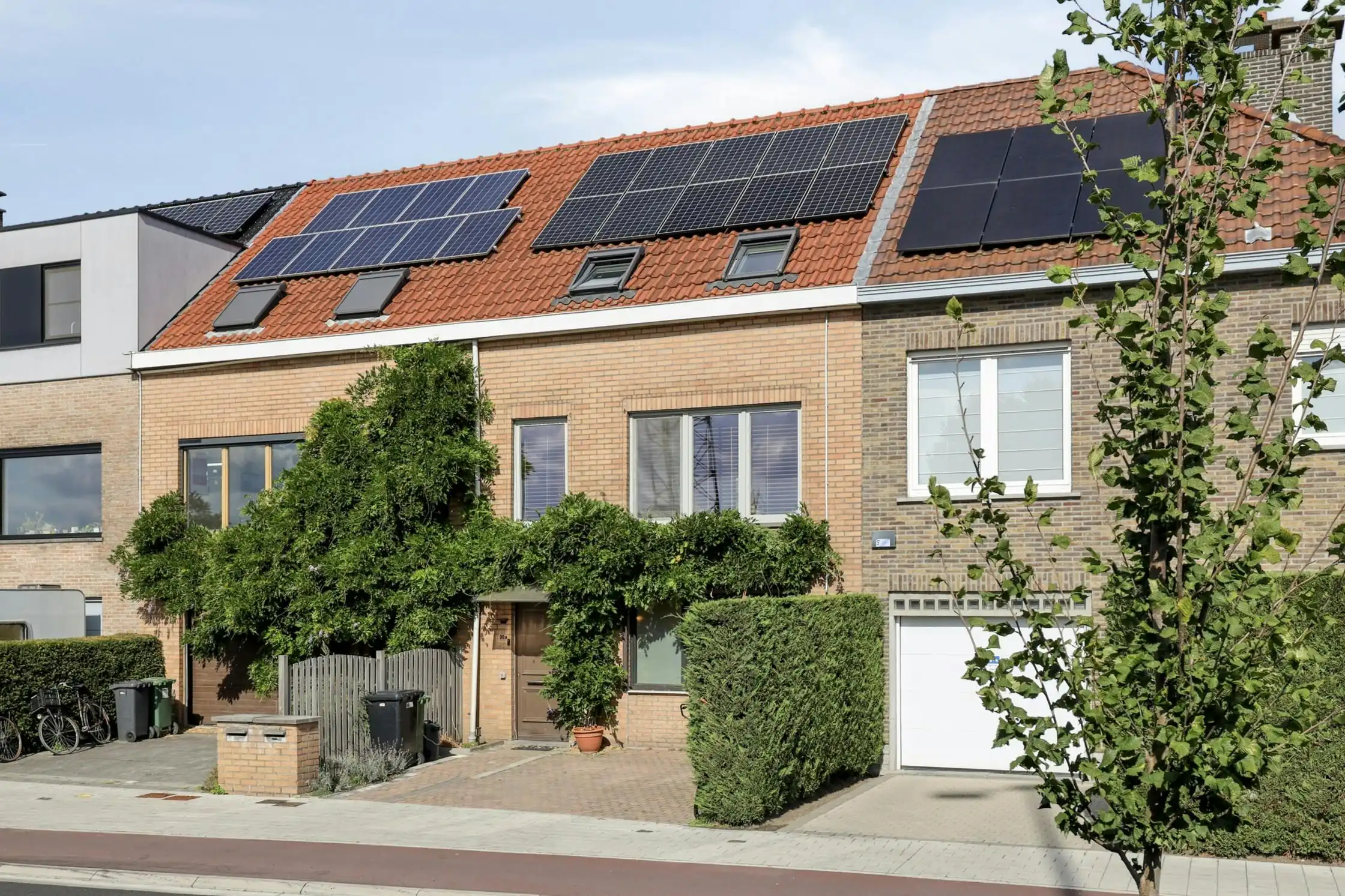 Ruime bel-etage met tuin, terras en EPC A te Gentbrugge foto {{pictureIndex}}