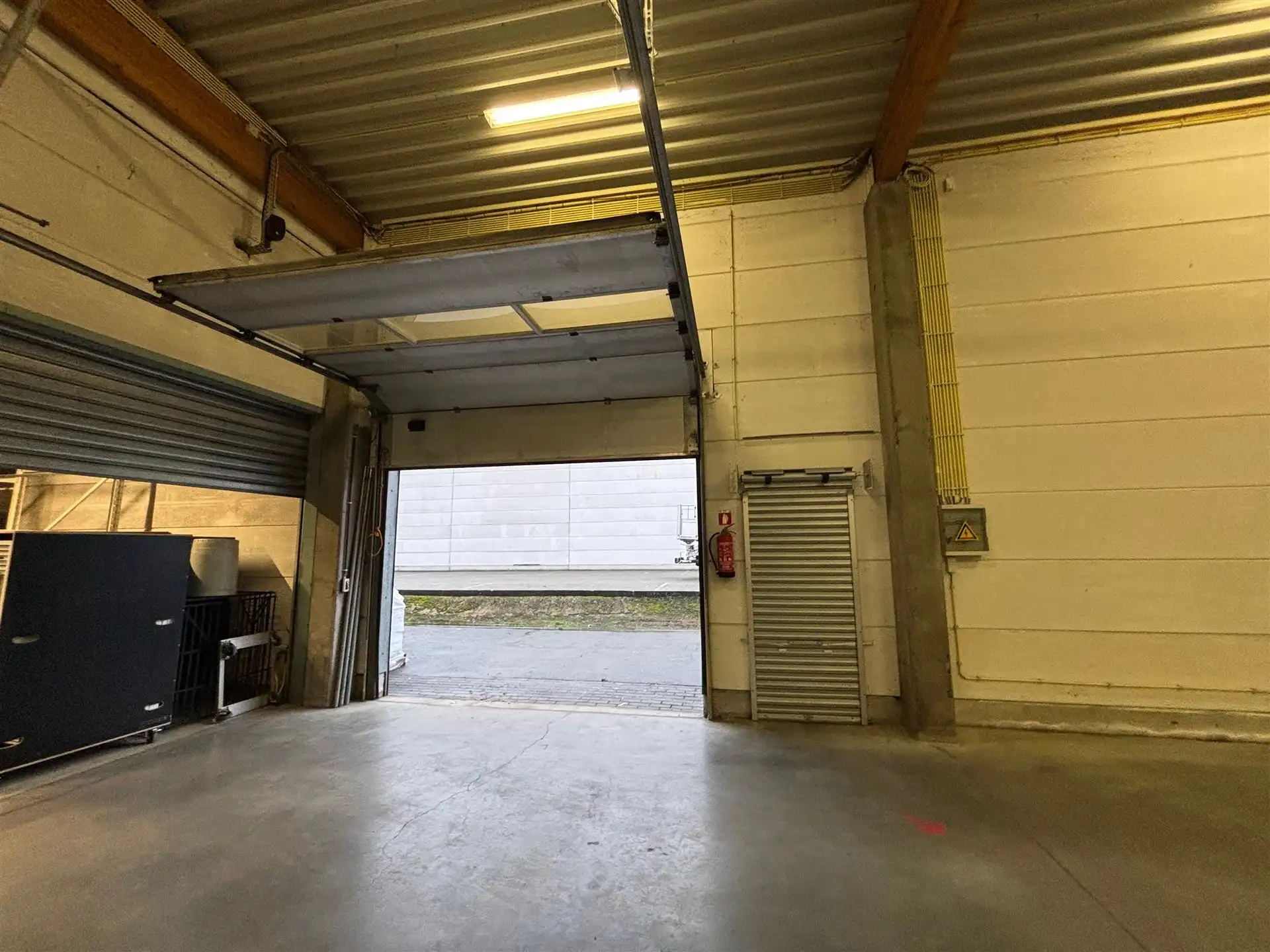 Magazijn in industriepark te Erpe-Mere (410 m²) foto 4