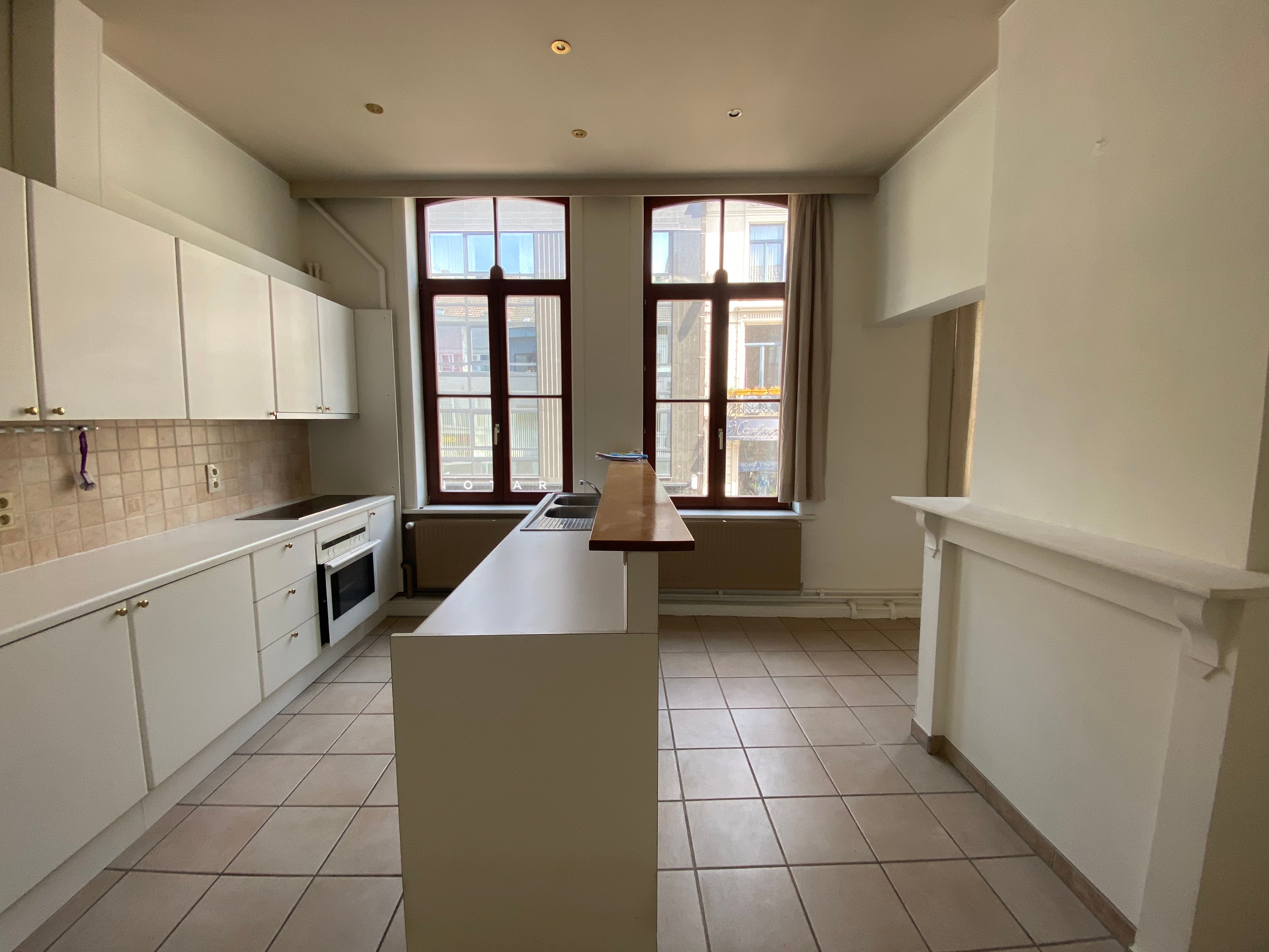 Ruim lichtrijk appartement foto {{pictureIndex}}