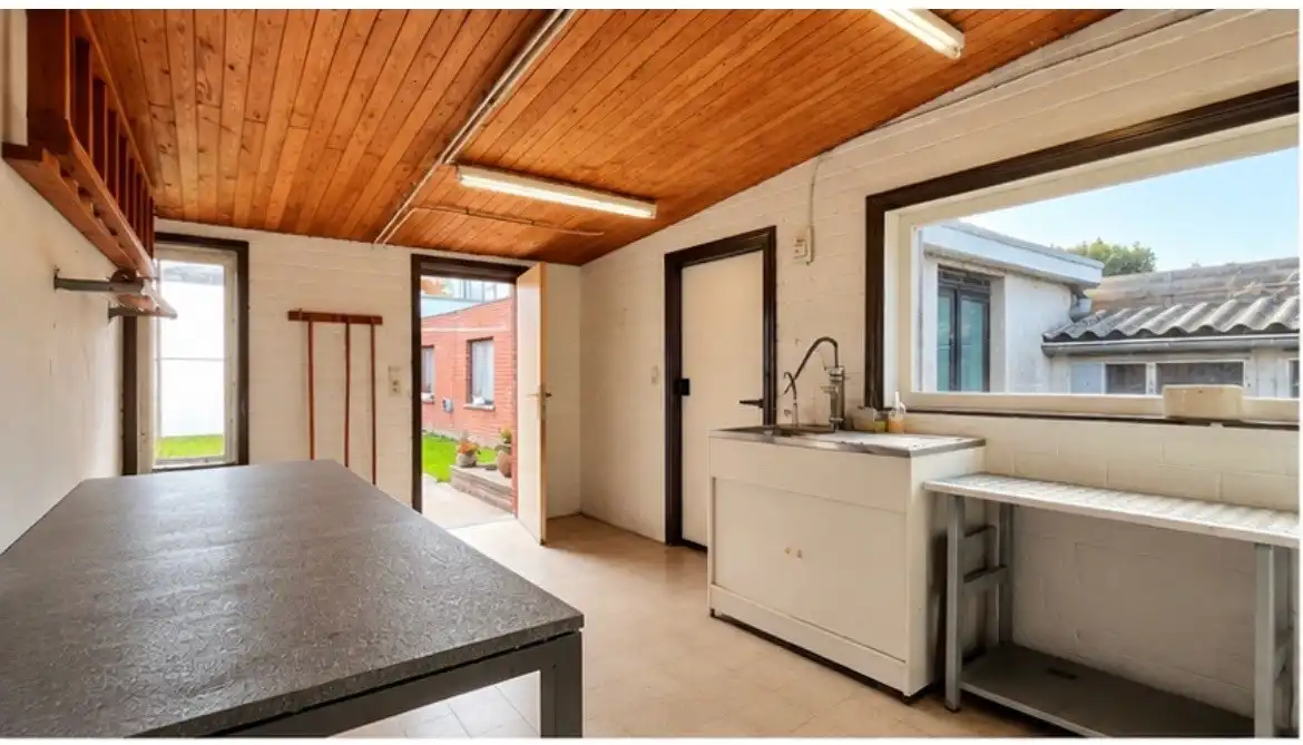 Ruime woning met 5 mogelijke slaapkamers, 2 badkamers, grote garage, ... 641 m² foto 19