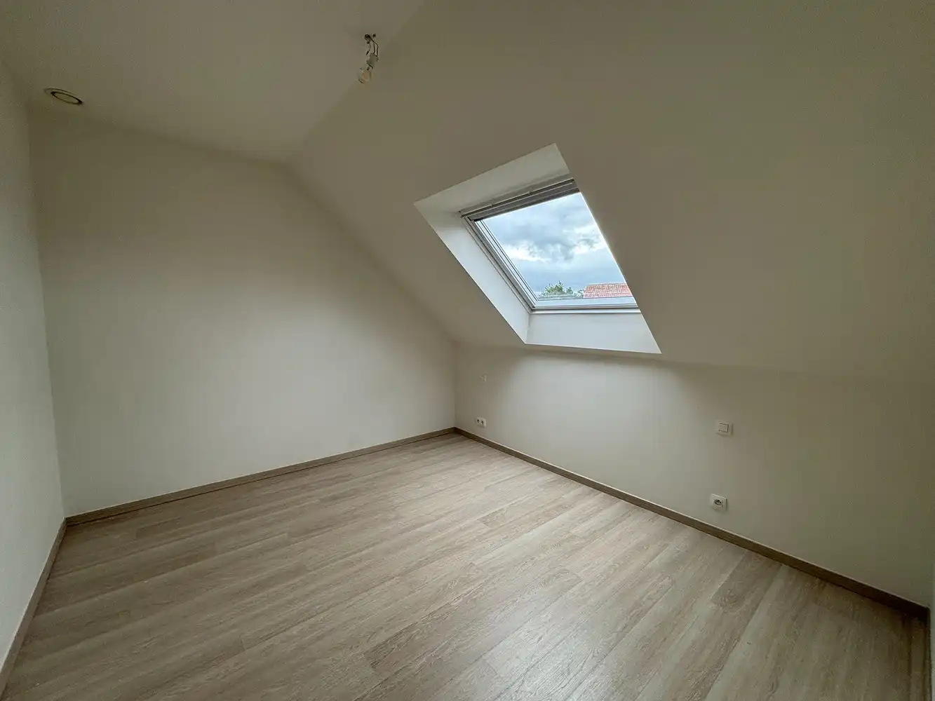 Ruime Instapklare woning te huur foto 10