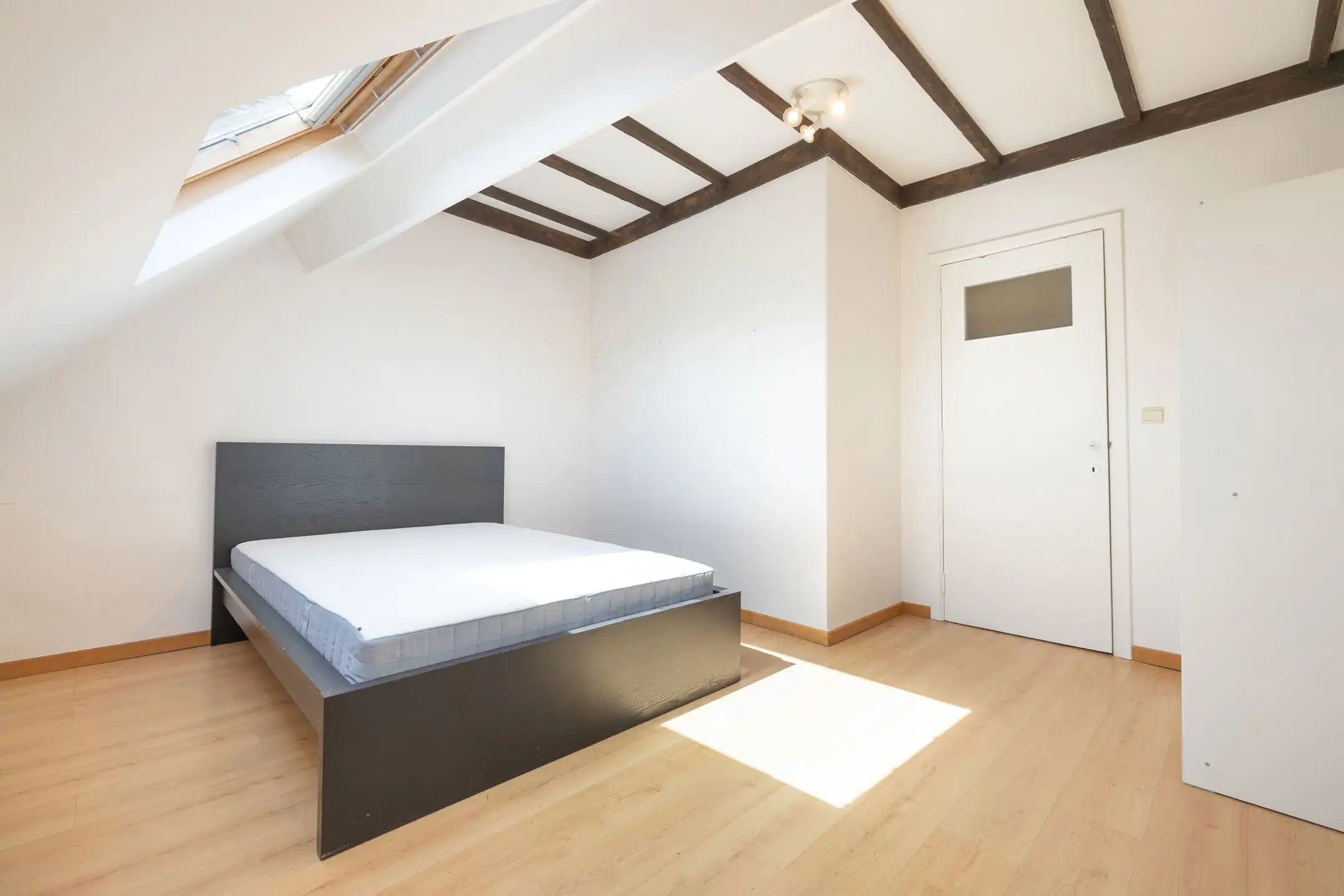 Veelzijdige woning met 7 slaapkamers foto 23