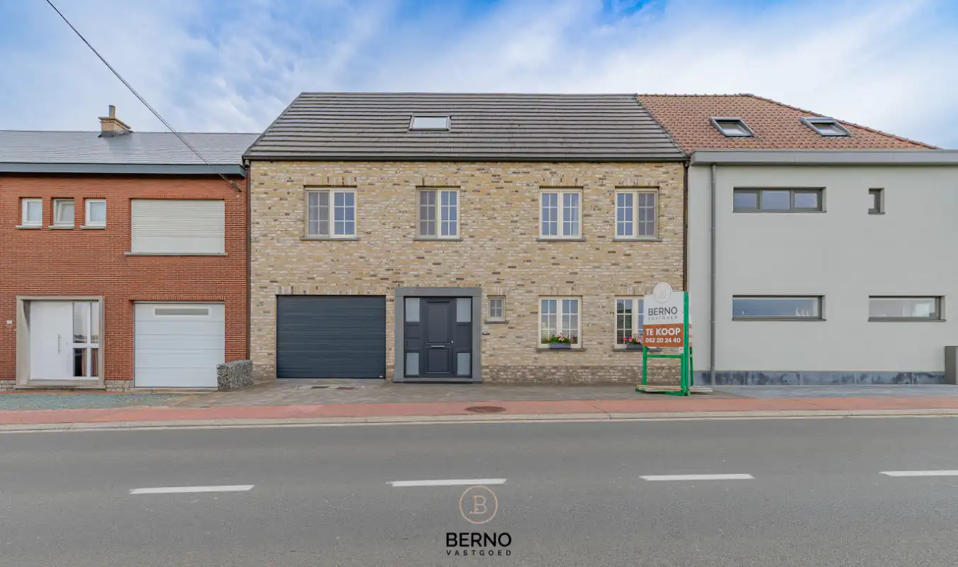 Recente en ruime gezinswoning met zonnige tuin foto {{pictureIndex}}