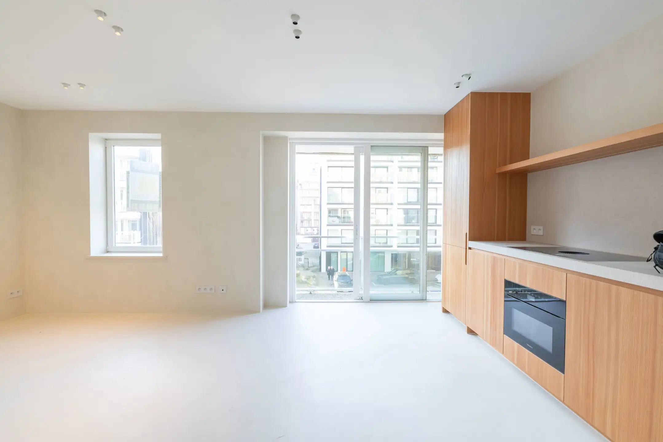 Gerenoveerd luxe appartement aan de zeedijk te Knokke-Heist foto 2