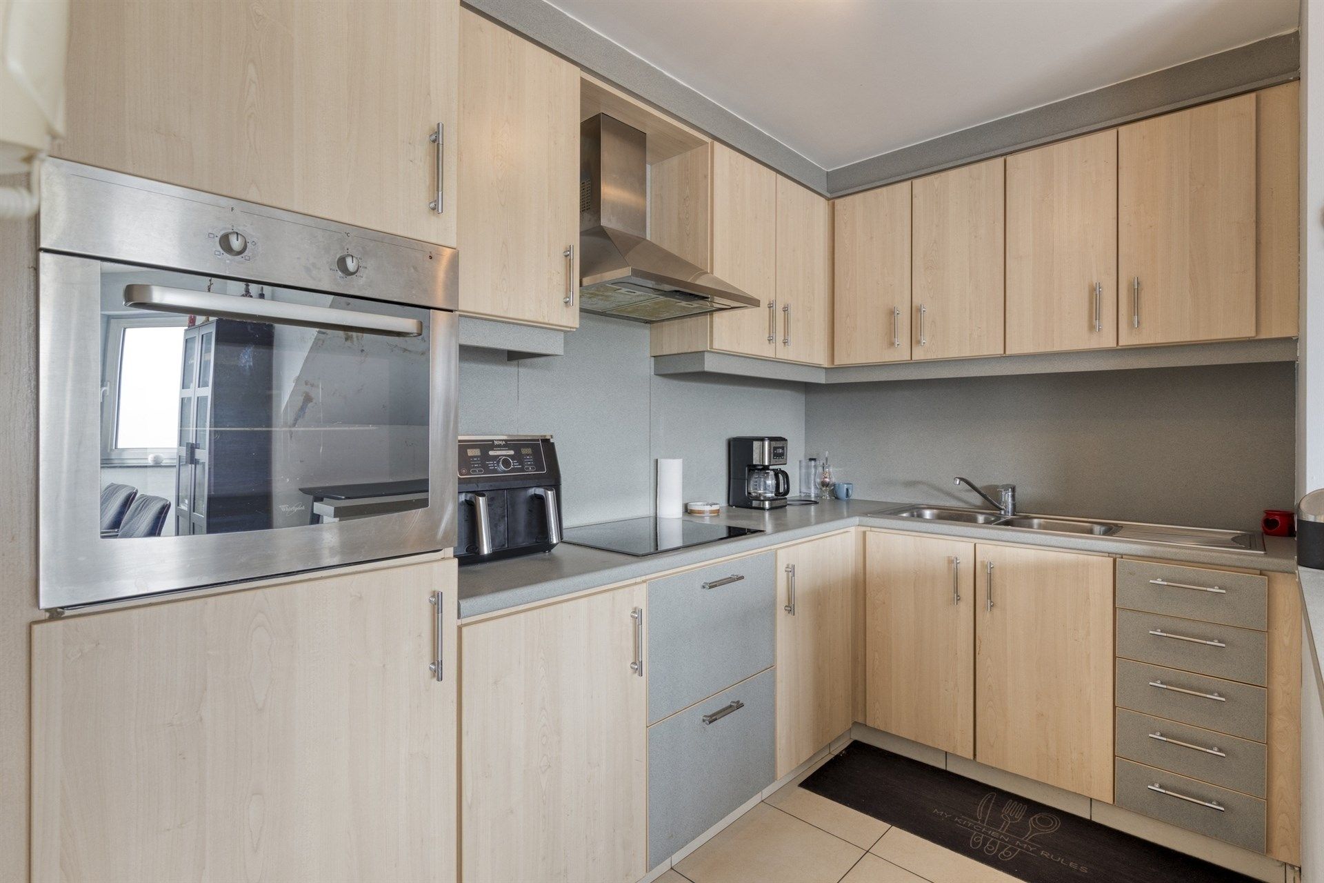 Instapklaar app. 85m² met 2 slpks & garage te Herzele  foto {{pictureIndex}}