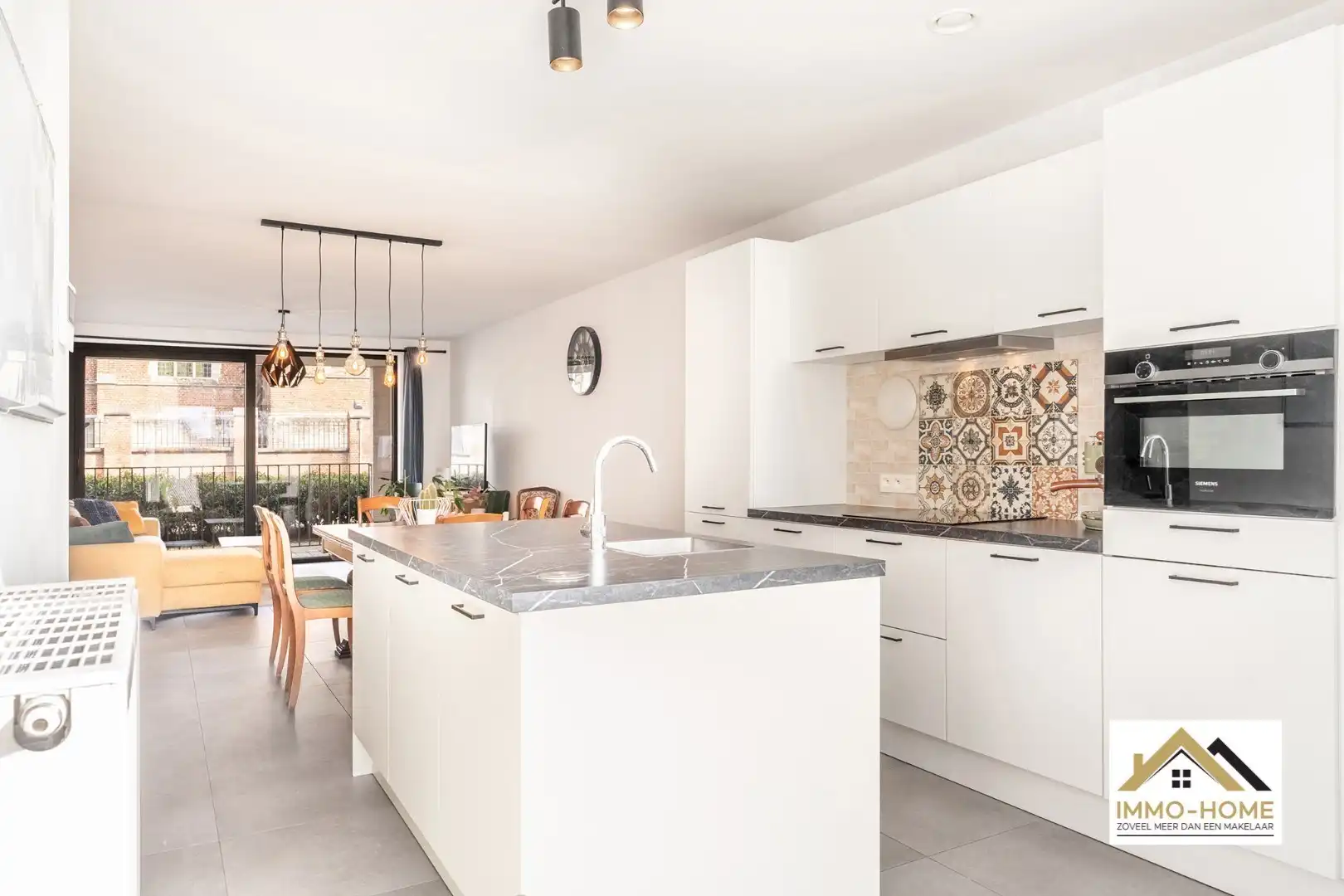 Gelijkvloers appartement met twee terrassen en autostaanplaats!! foto {{pictureIndex}}