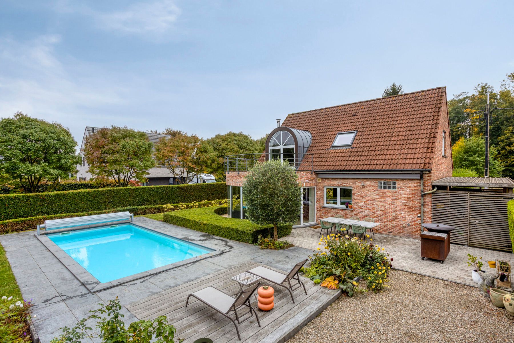 Modern gerenoveerde energiezuinige villa & verwarmd zwembad foto {{pictureIndex}}