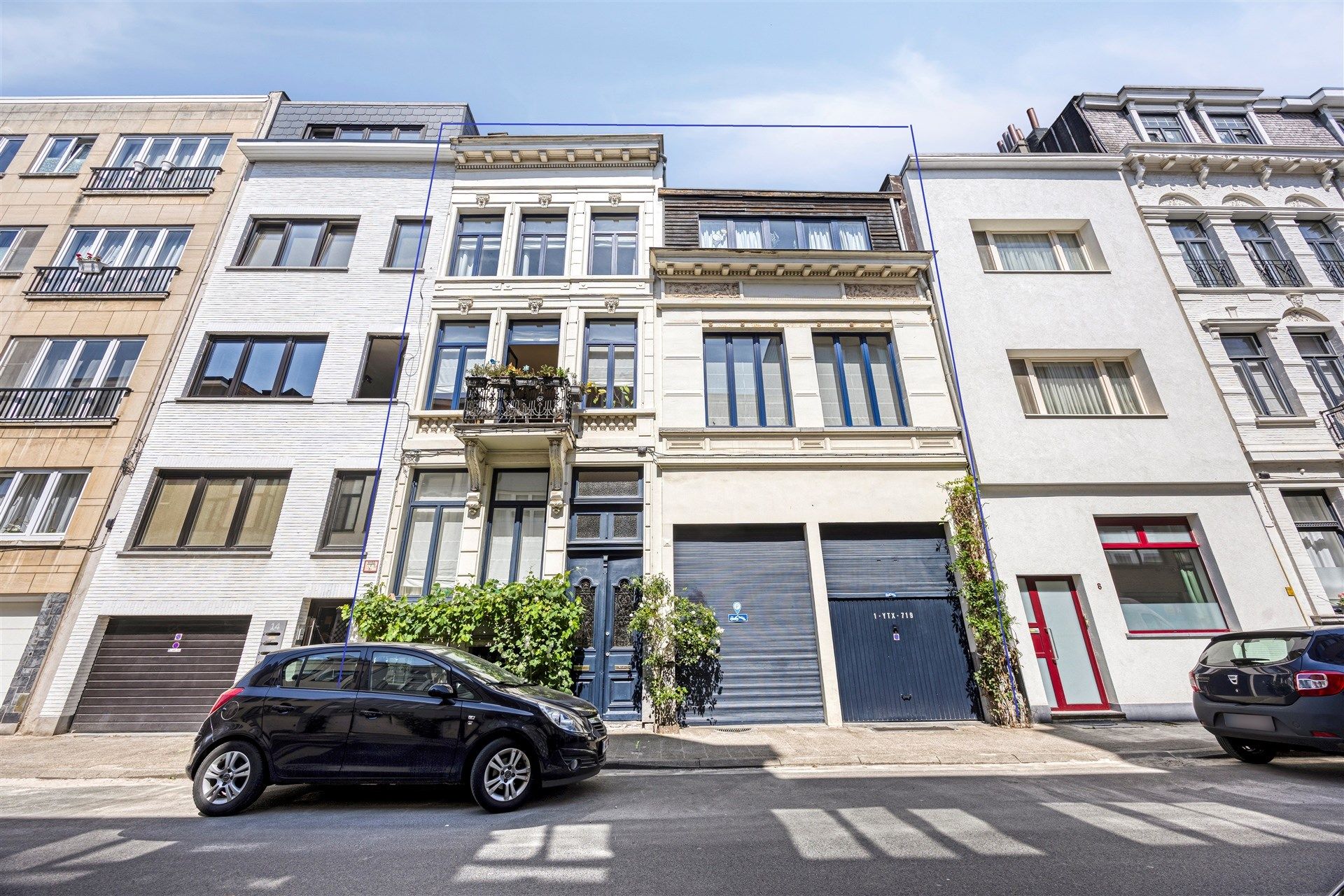 Dubbel herenhuis met 6 slpk, 2 terassen, dubbele garage en royale ruimte, perfect gelegen nabij Museum en Marnixplaats foto 2