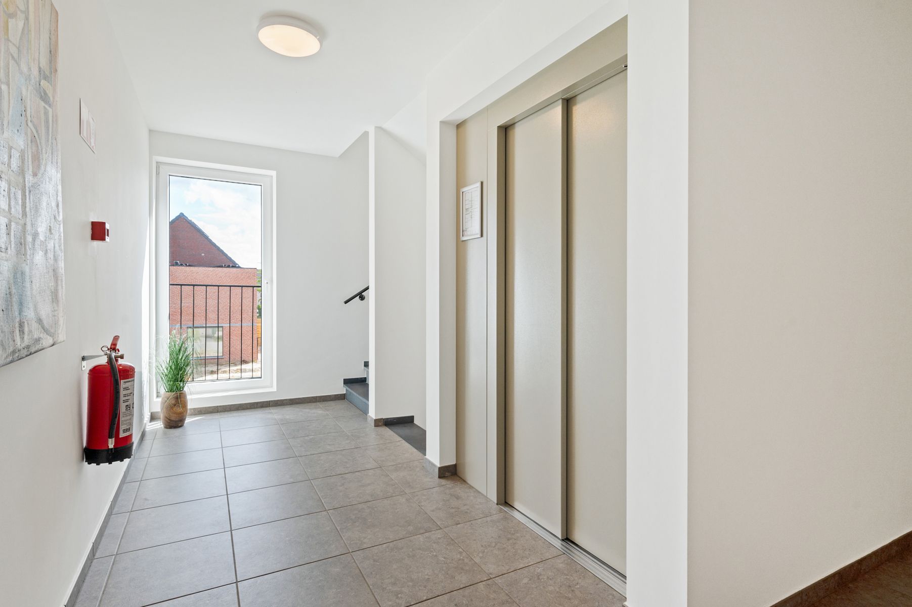 Modern appartement met terras in een doodlopende straat. foto 13