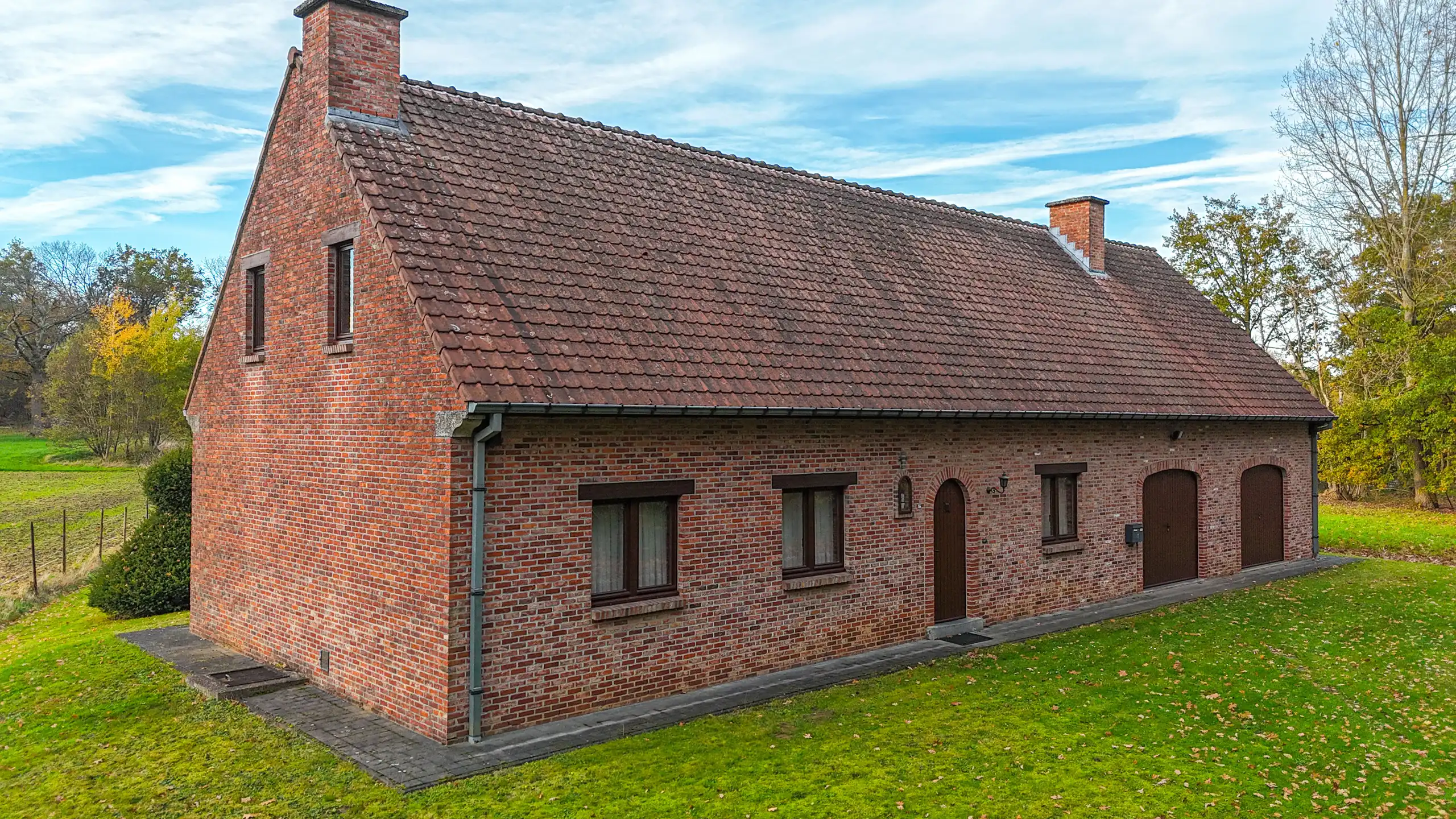 Exclusieve hoeve op 40are met bosrijke ligging te Paal! foto 2