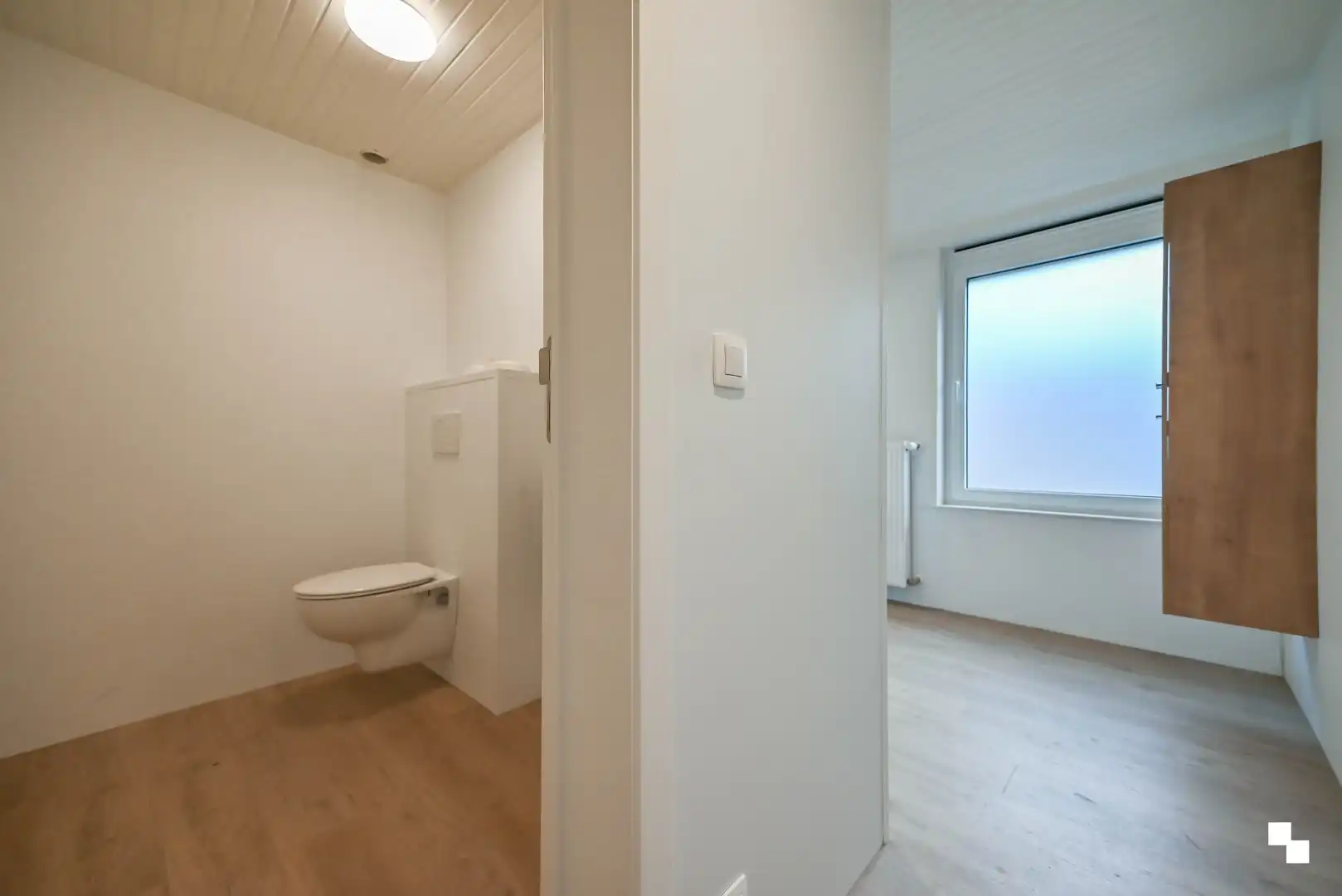 Gerenoveerde woning nabij centrum Izegem foto 11
