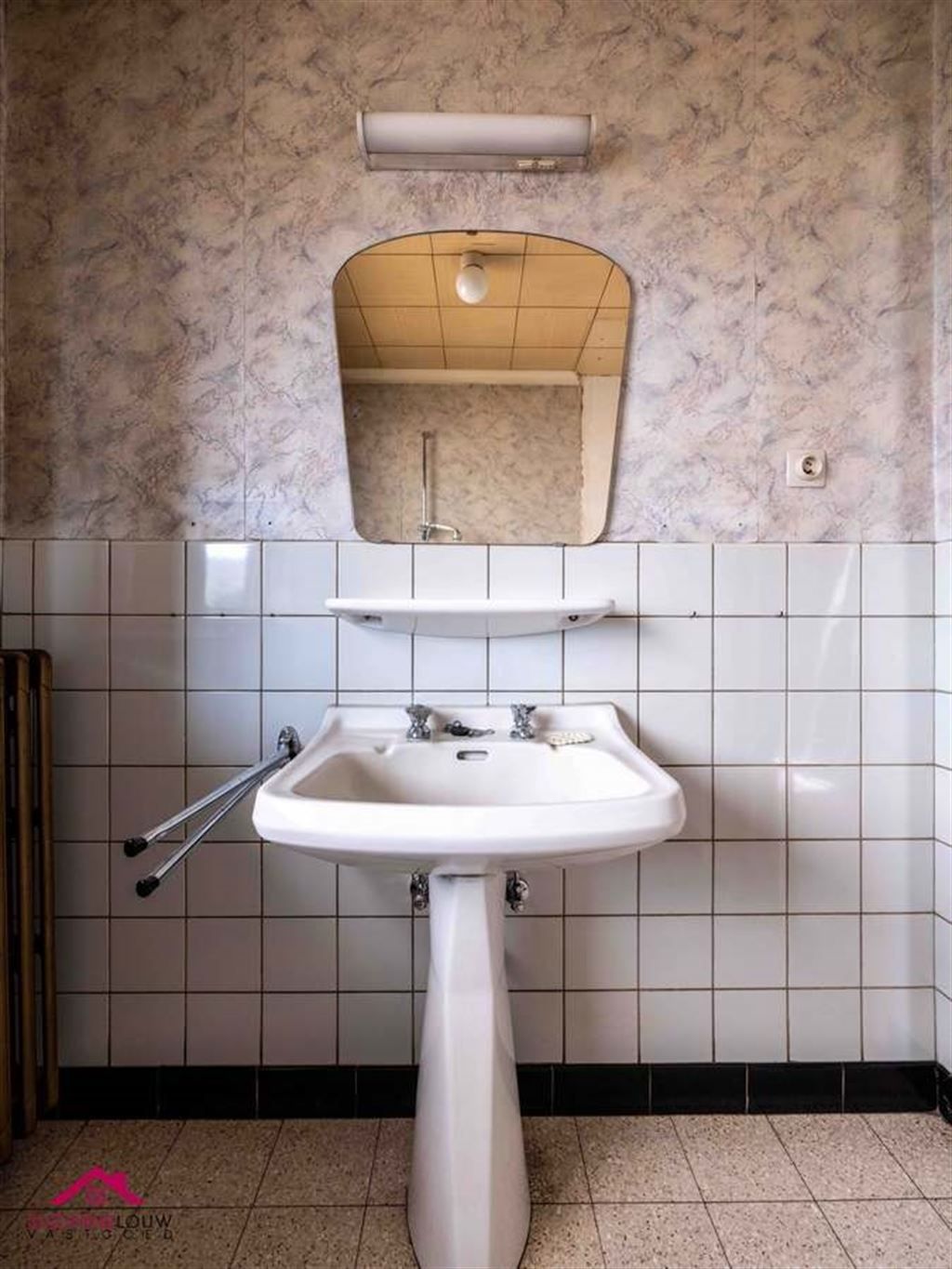 Vrijstaande, op te frissen woning foto 16