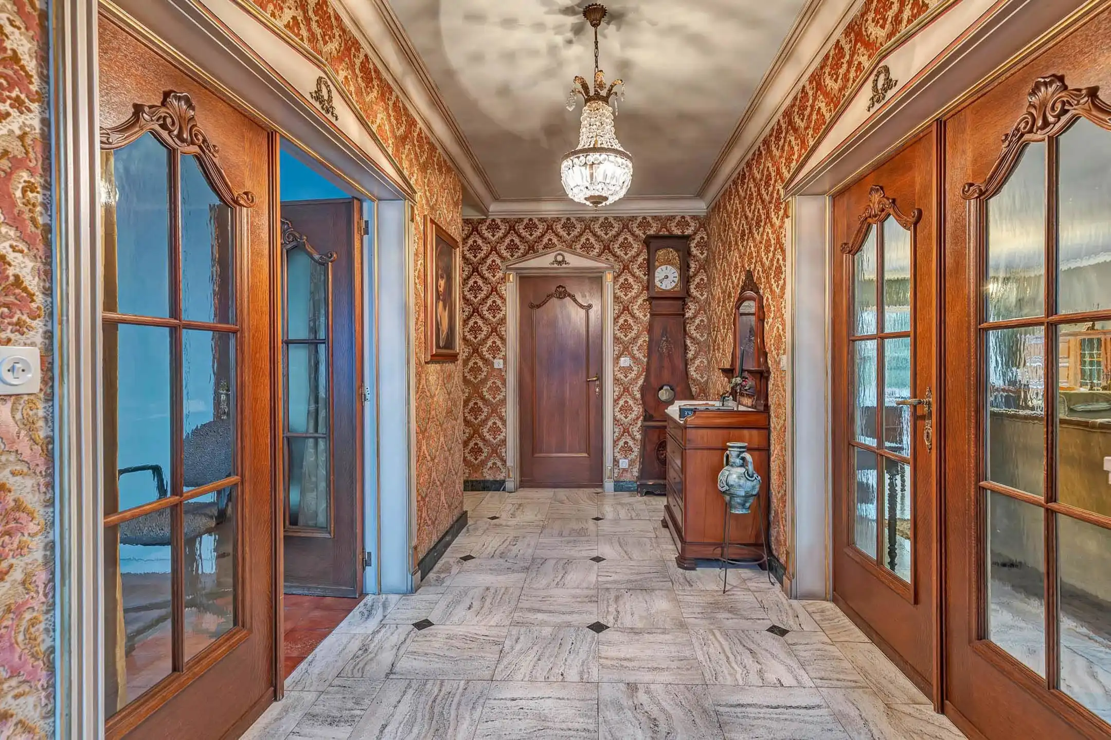 Ruime villa met loods en garage foto 3