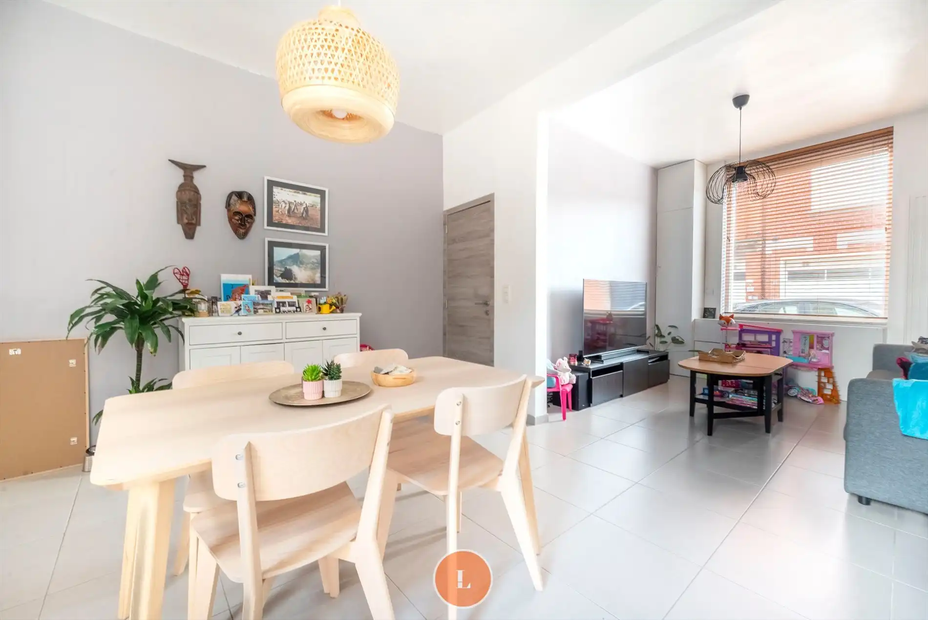 Instapklare gezinswoning met 4 slaapkamers en tuin foto 2