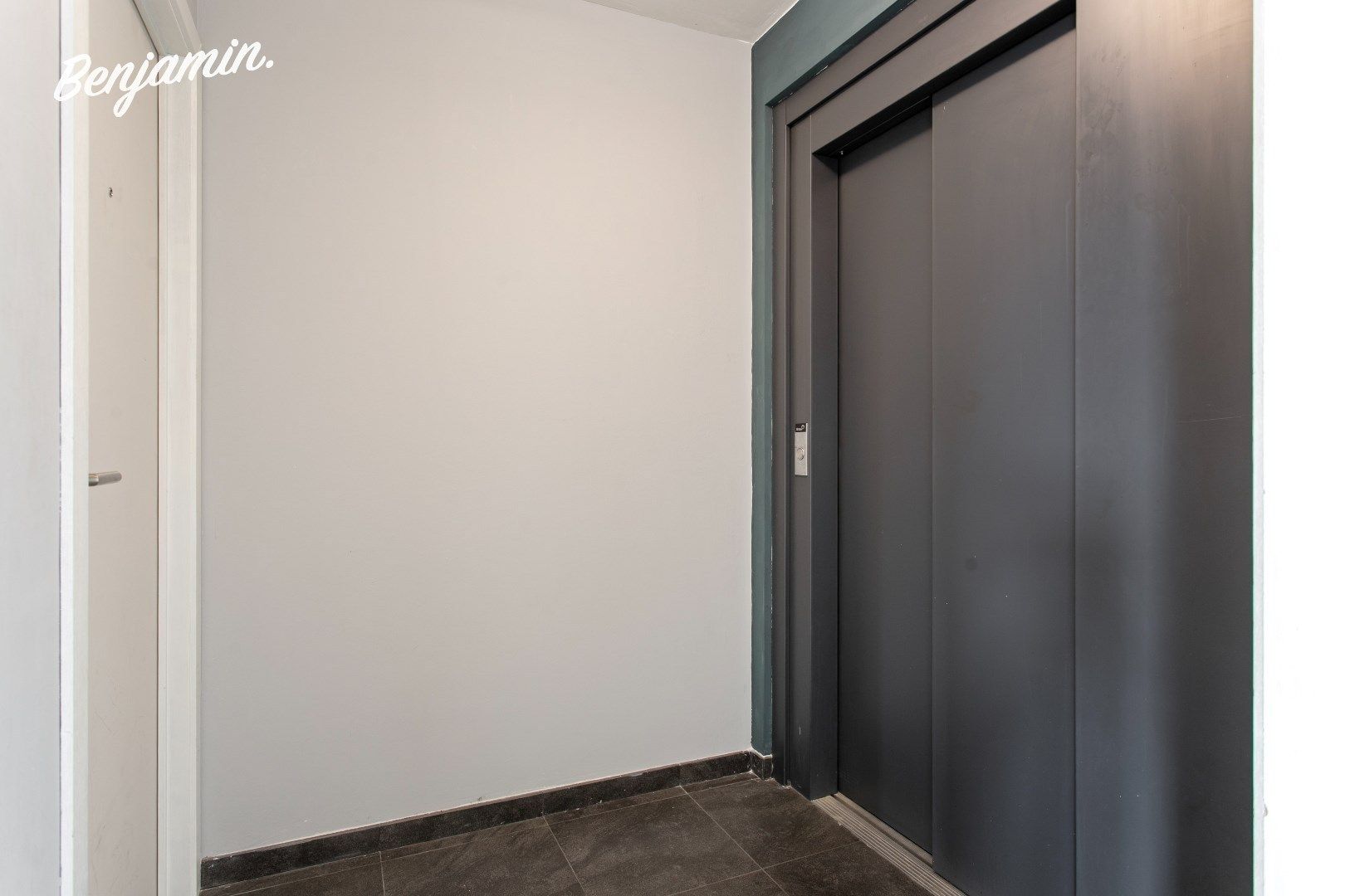 Recent instapklaar appartement met zonneterras en staanplaats in Roeselare foto 12