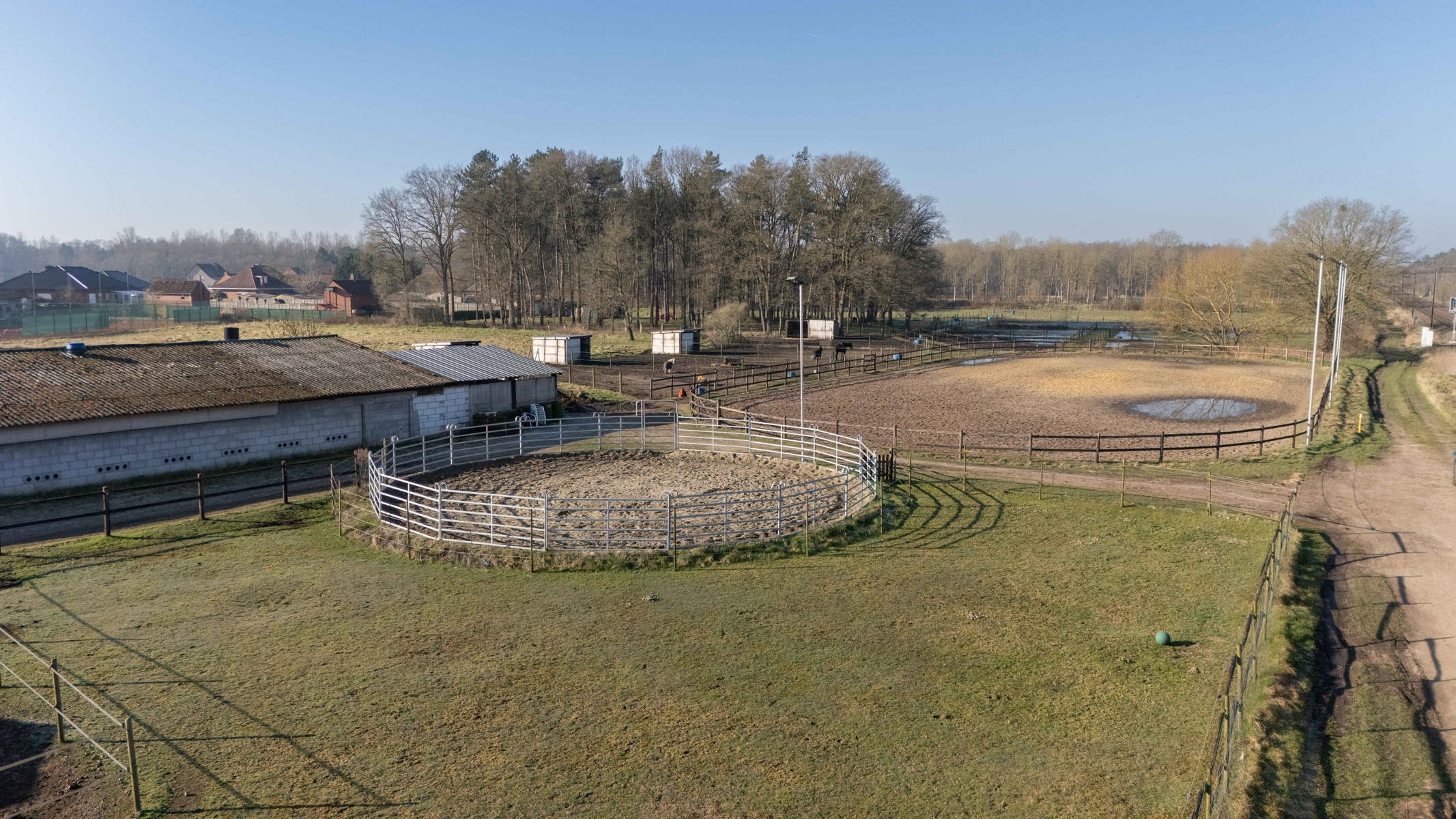 Unieke eigendom met loods, bijgebouwen en weilanden op 87a37 foto 6