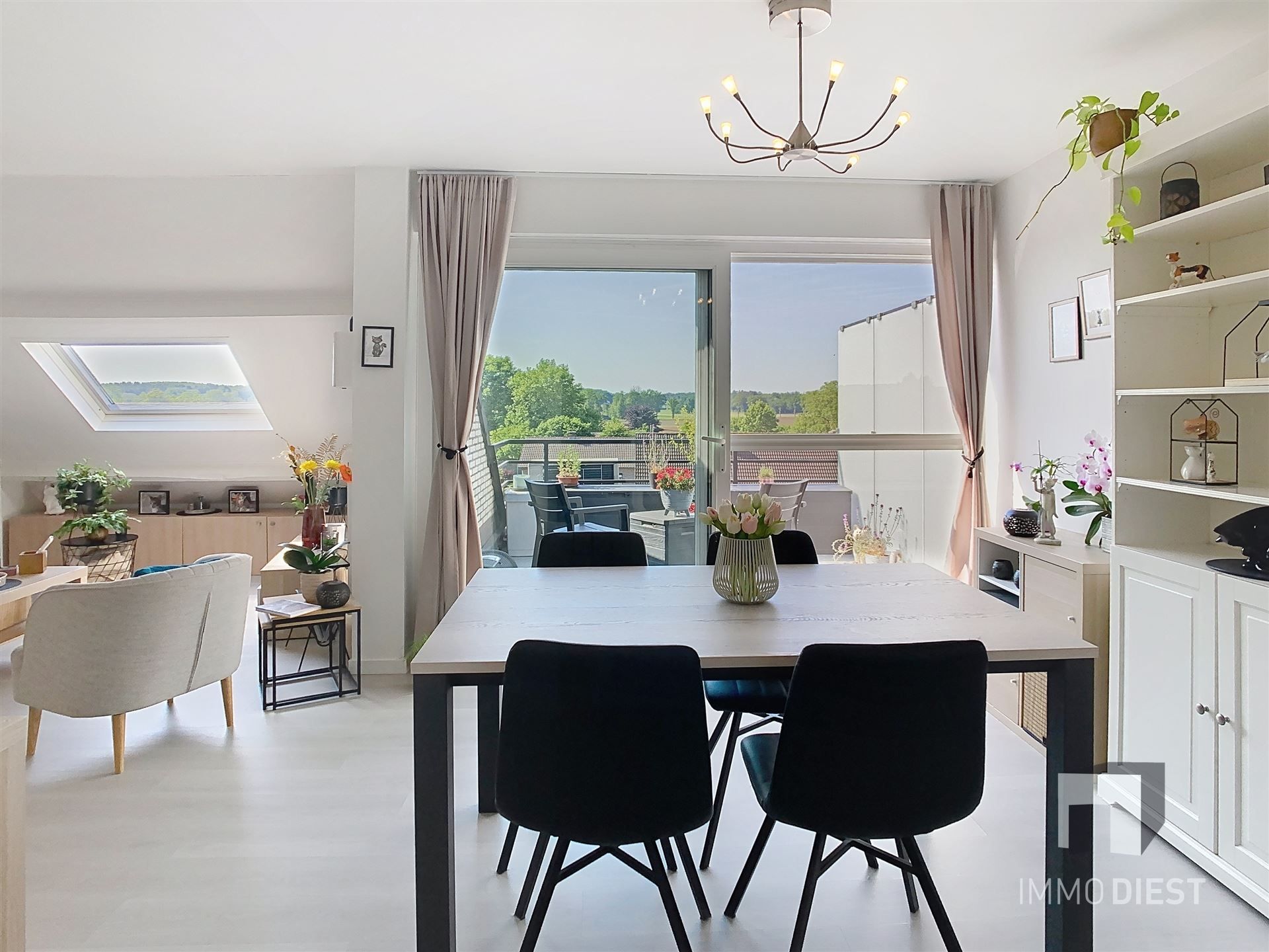 Trendy dakappartement met 2 slaapkamers foto 12