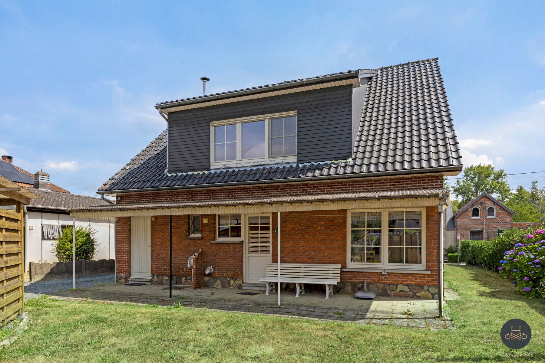 Te renoveren ruime woning met grote tuin en terras foto 21
