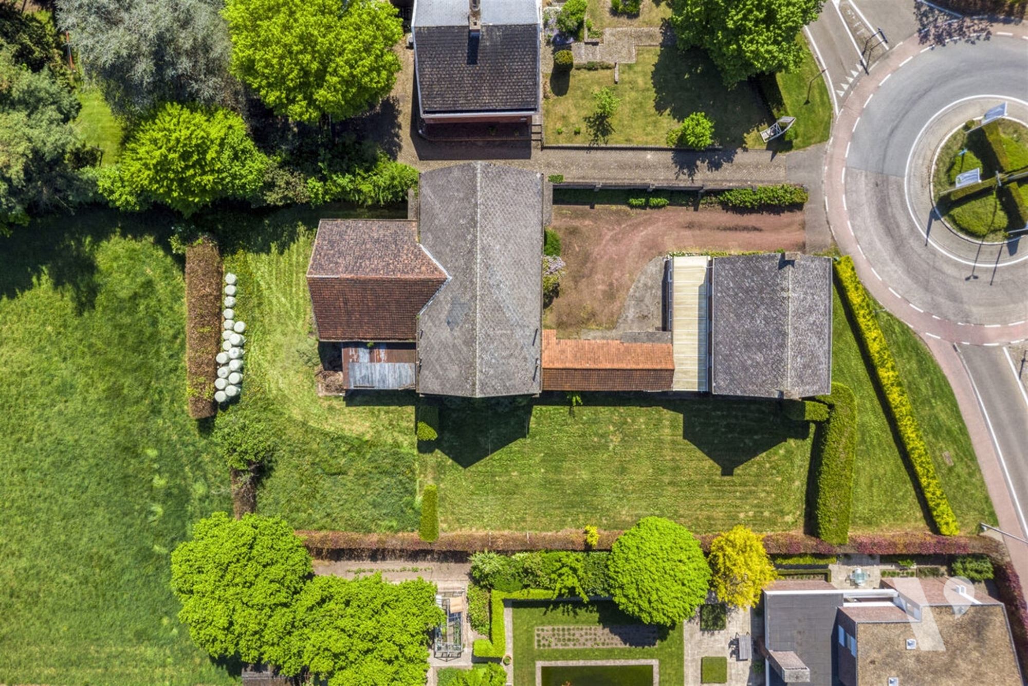 Statige woning met bijgebouw, tuin en weiland op 61a87ca foto 42