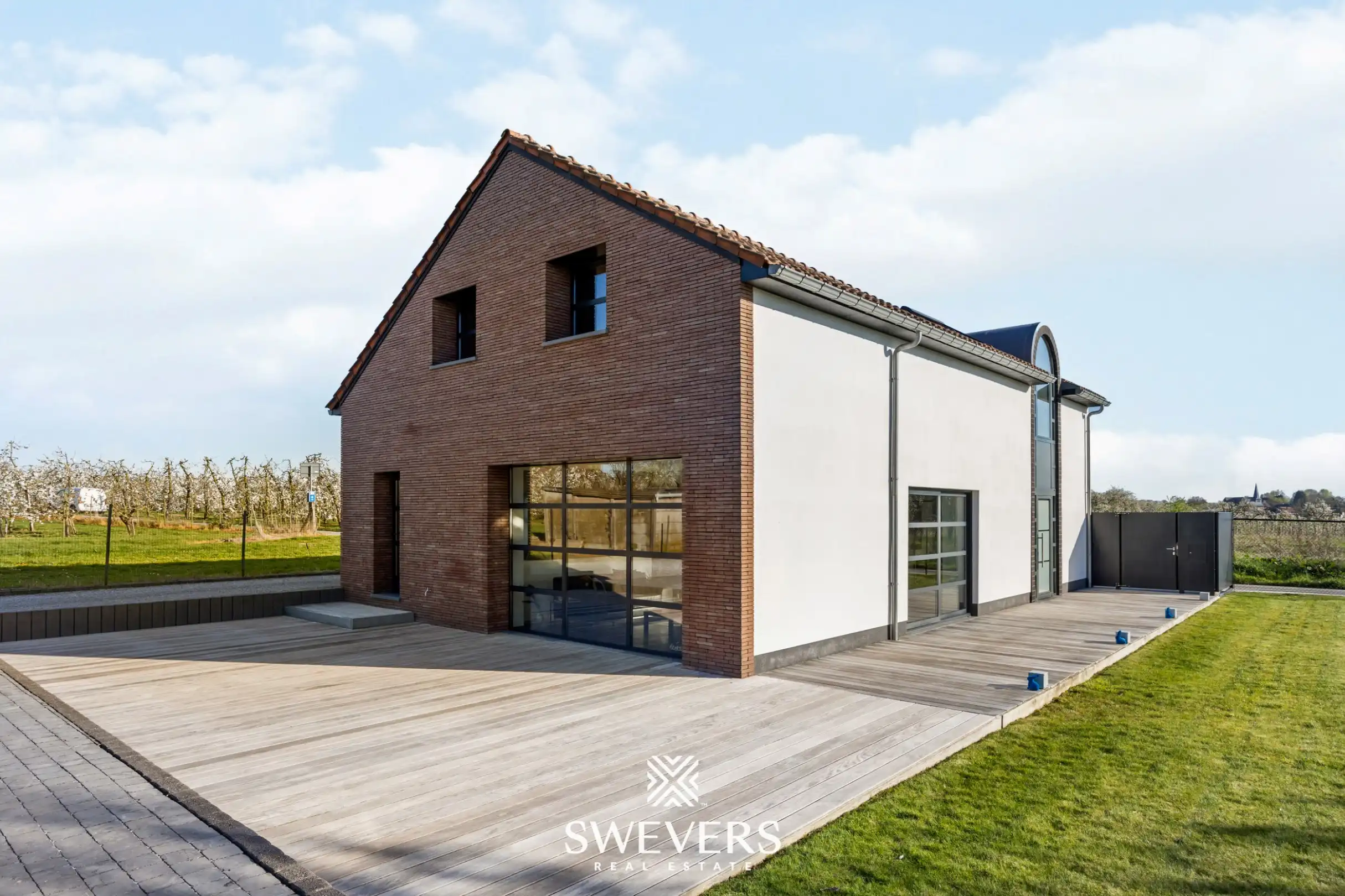 Instapklare open bebouwing met ruime tuin en prachtig uitzicht tussen de boomgaarden in Gingelom foto 4