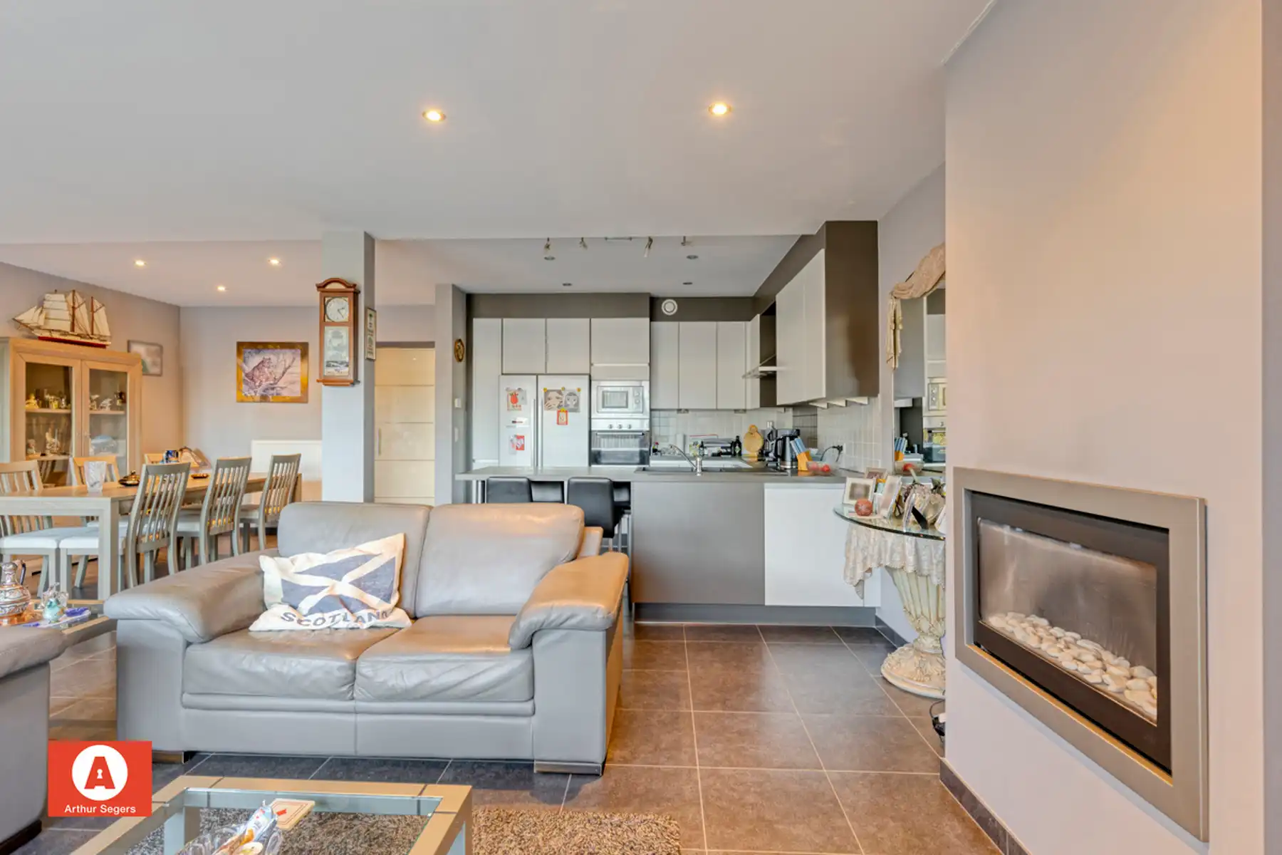 Recent Gelijkvloers appartement met tuin en parkeerplaats. foto 9