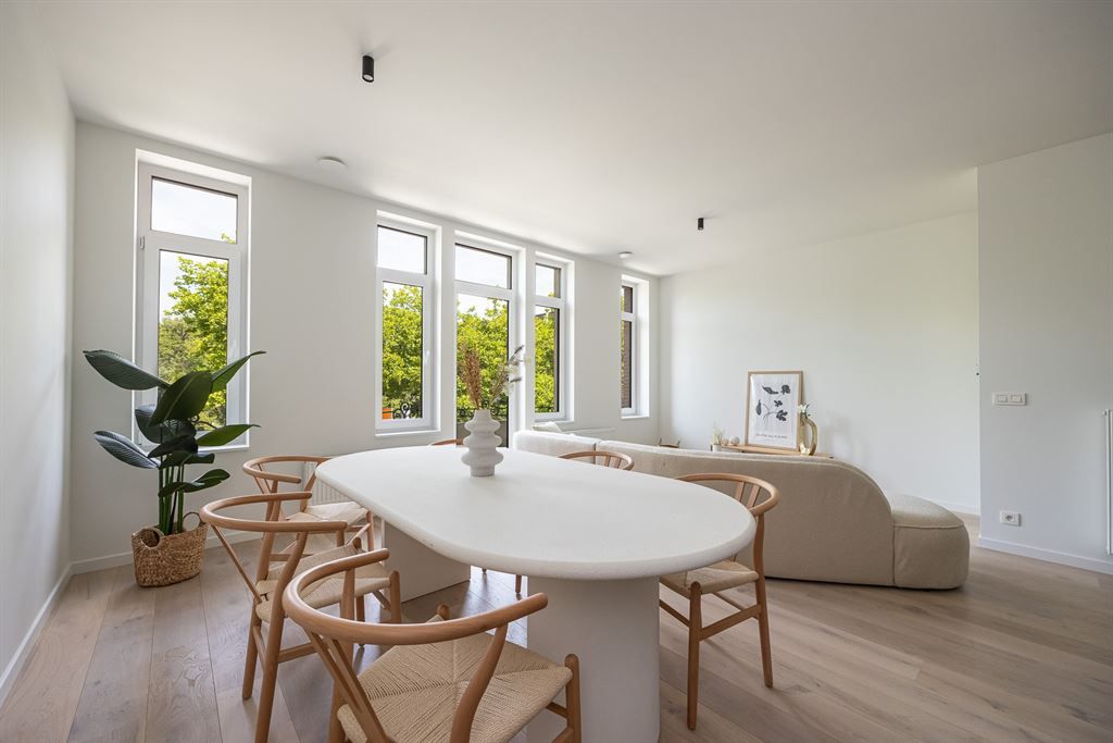 Kwaliteitsvol gerenoveerd appartement met zonnig terras foto 2