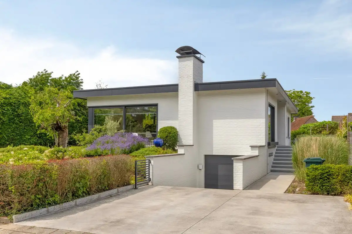 Gelijkvloerse villa op 804m² te koop in Gullegem!  foto 2