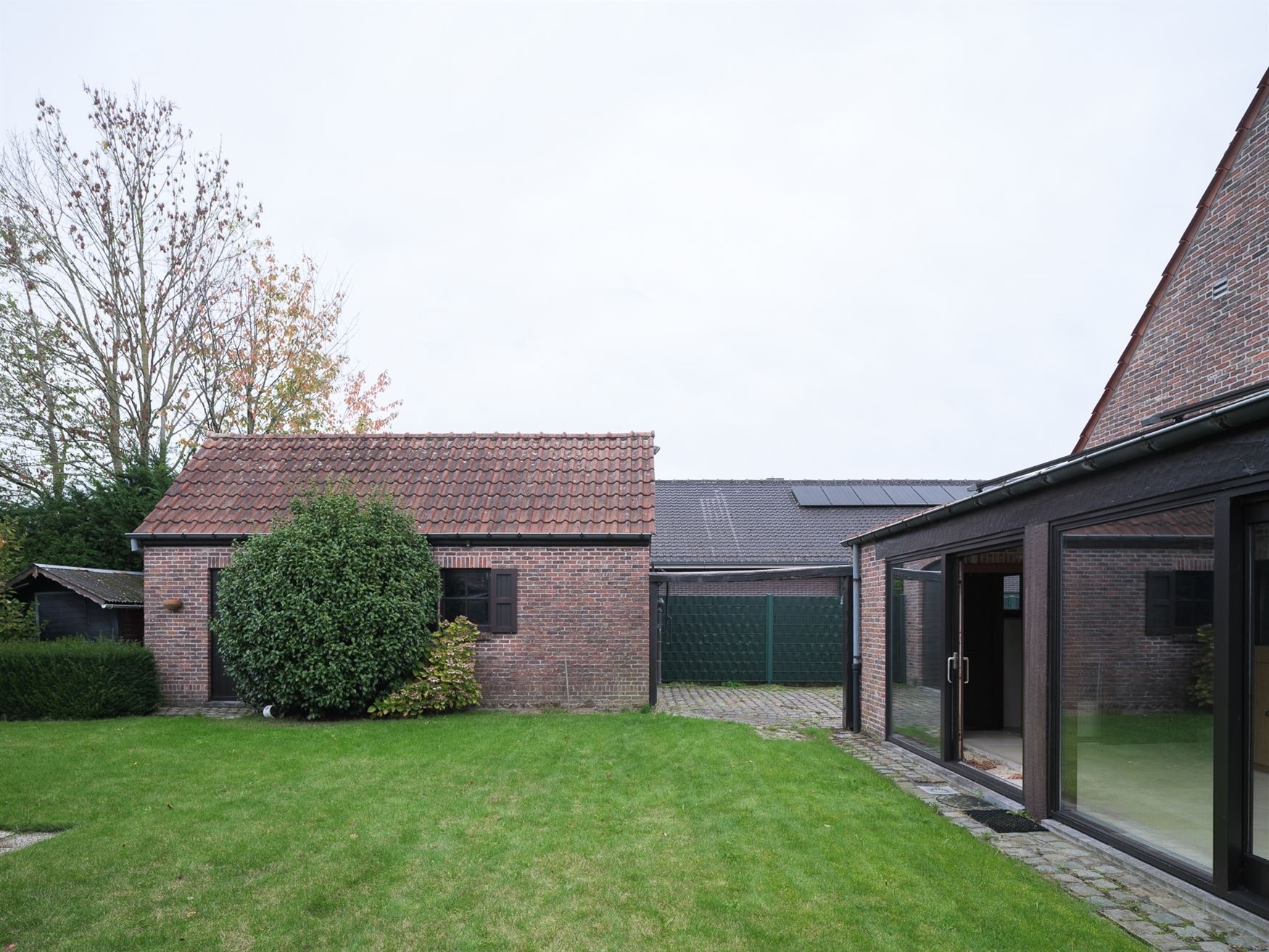 Charmante woning met 4 slaapkamers in een groene omgeving. foto 17