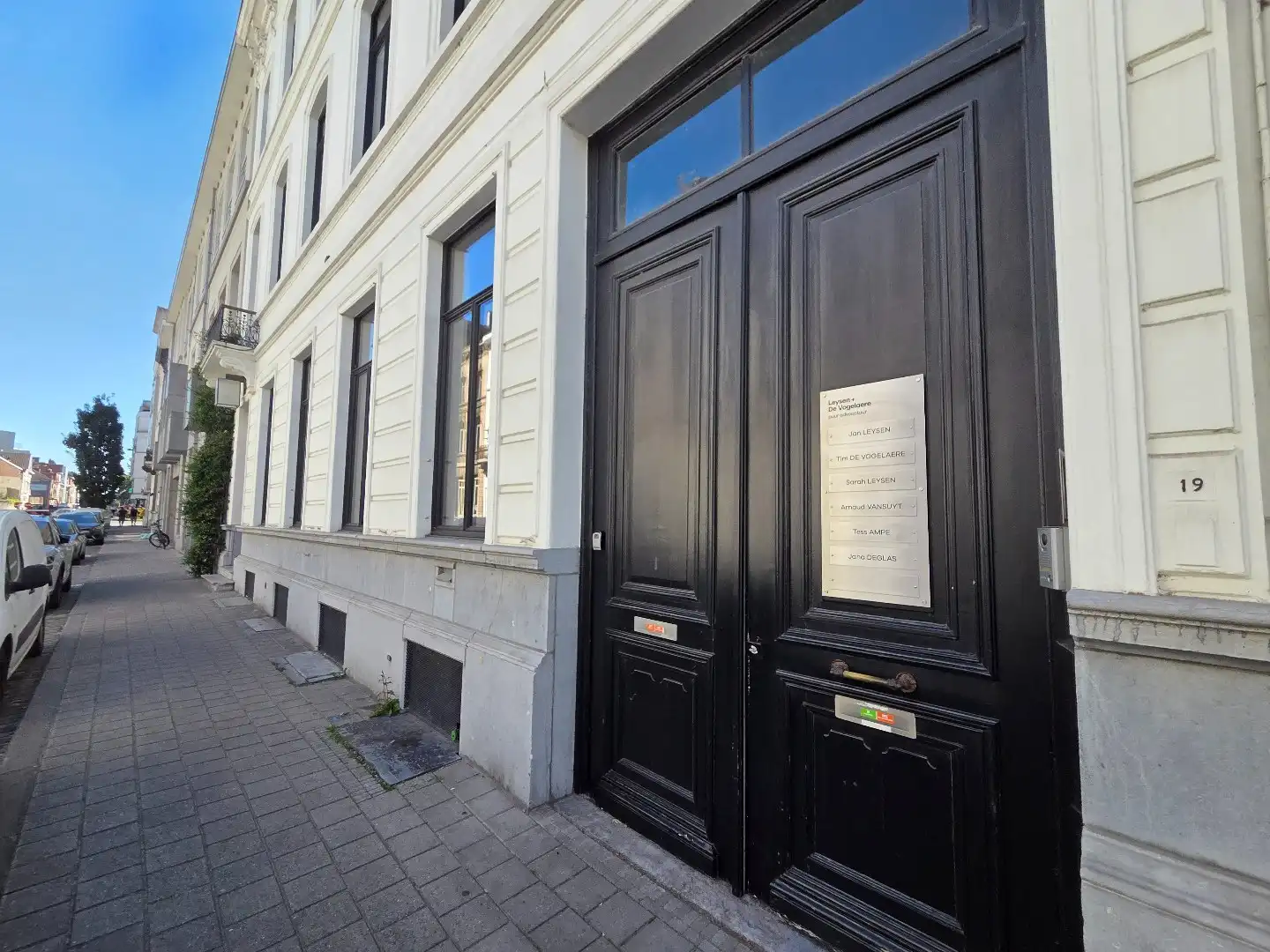 Kantoorruimte nabij de rechtbank van 325 m² foto 2