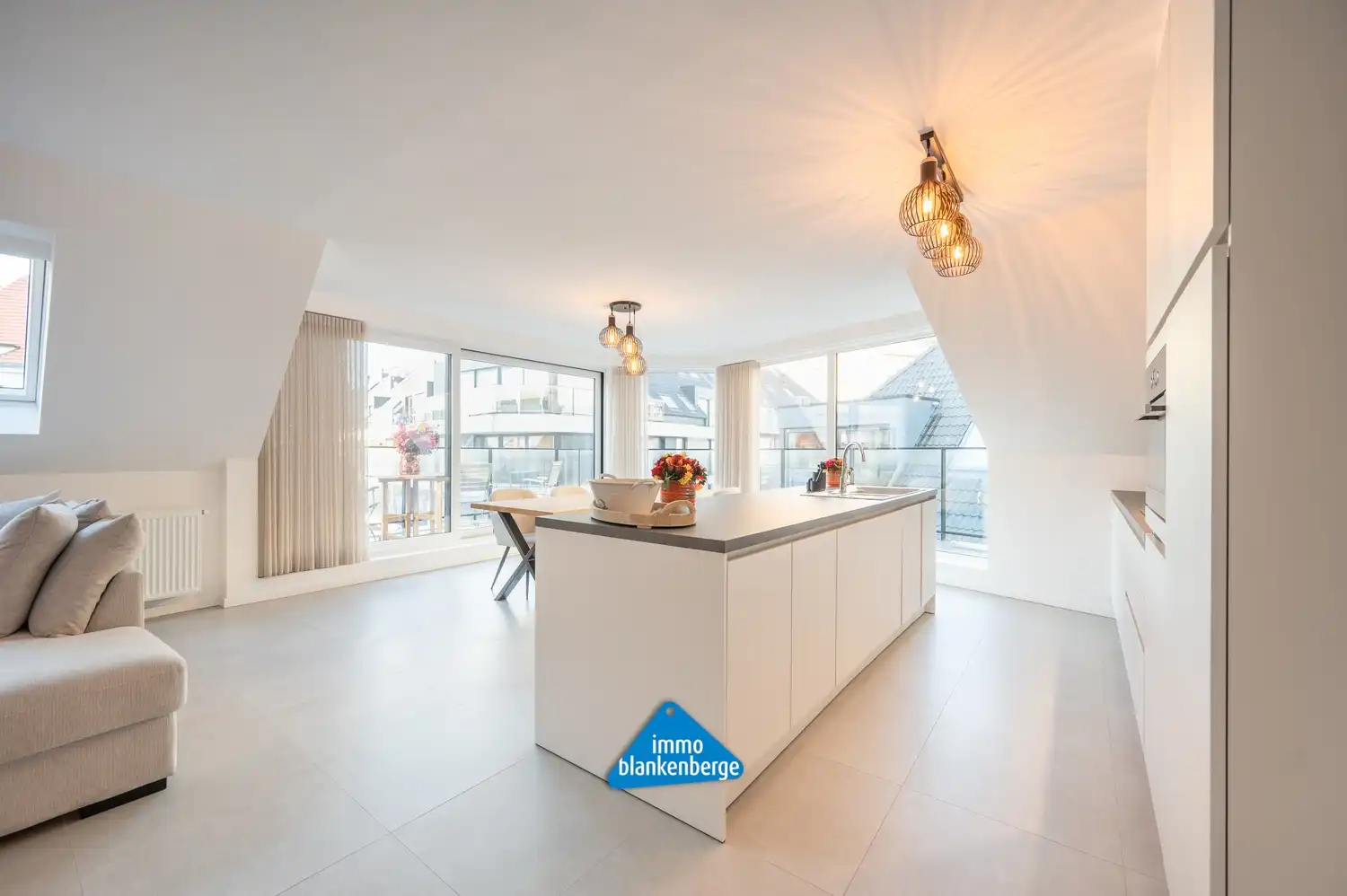 Gemeubelde exclusieve penthouse met garage, twee slaapkamers en terras foto 9