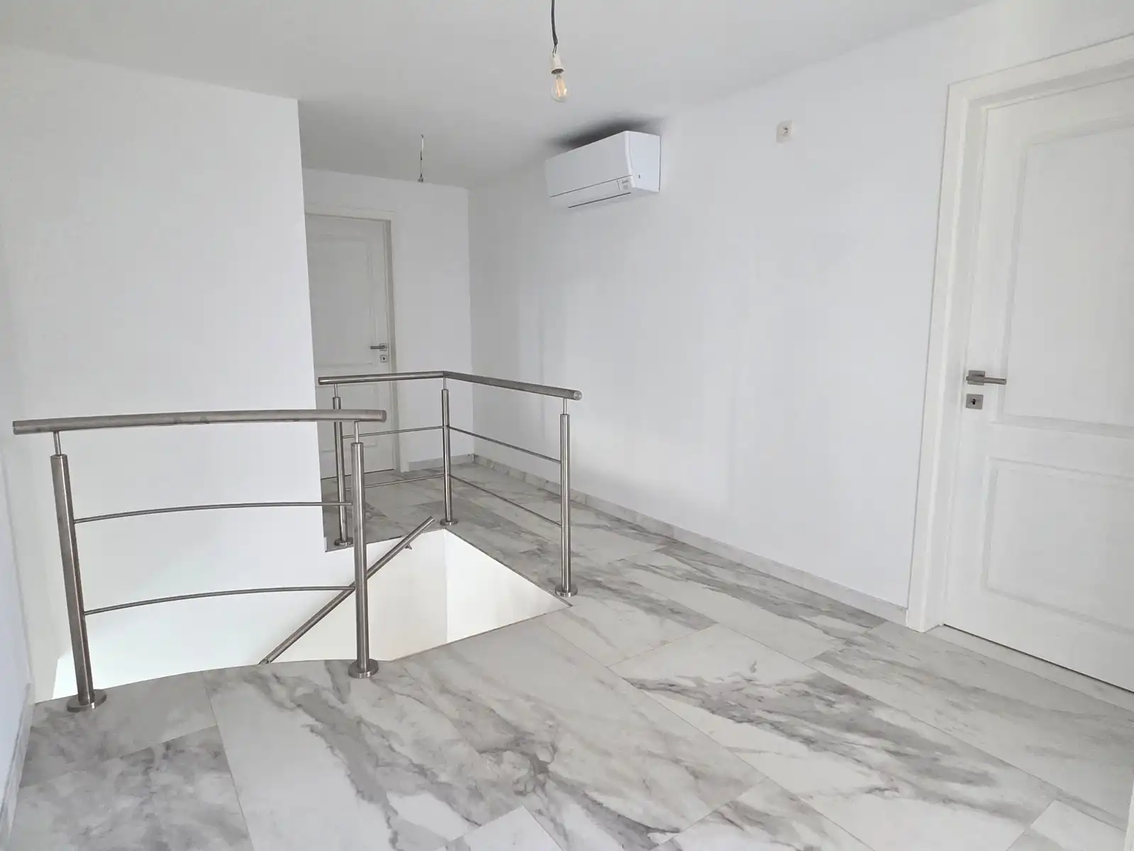 WSB-immo: rustig gelegen en uitstekend gerenoveerde woning! foto 11