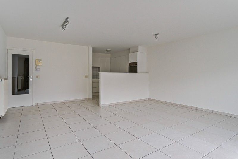 Ruim 2 slaapkamer appartement TE KOOP in residentie Den Hert in hartje Oostrozebeke! foto 6