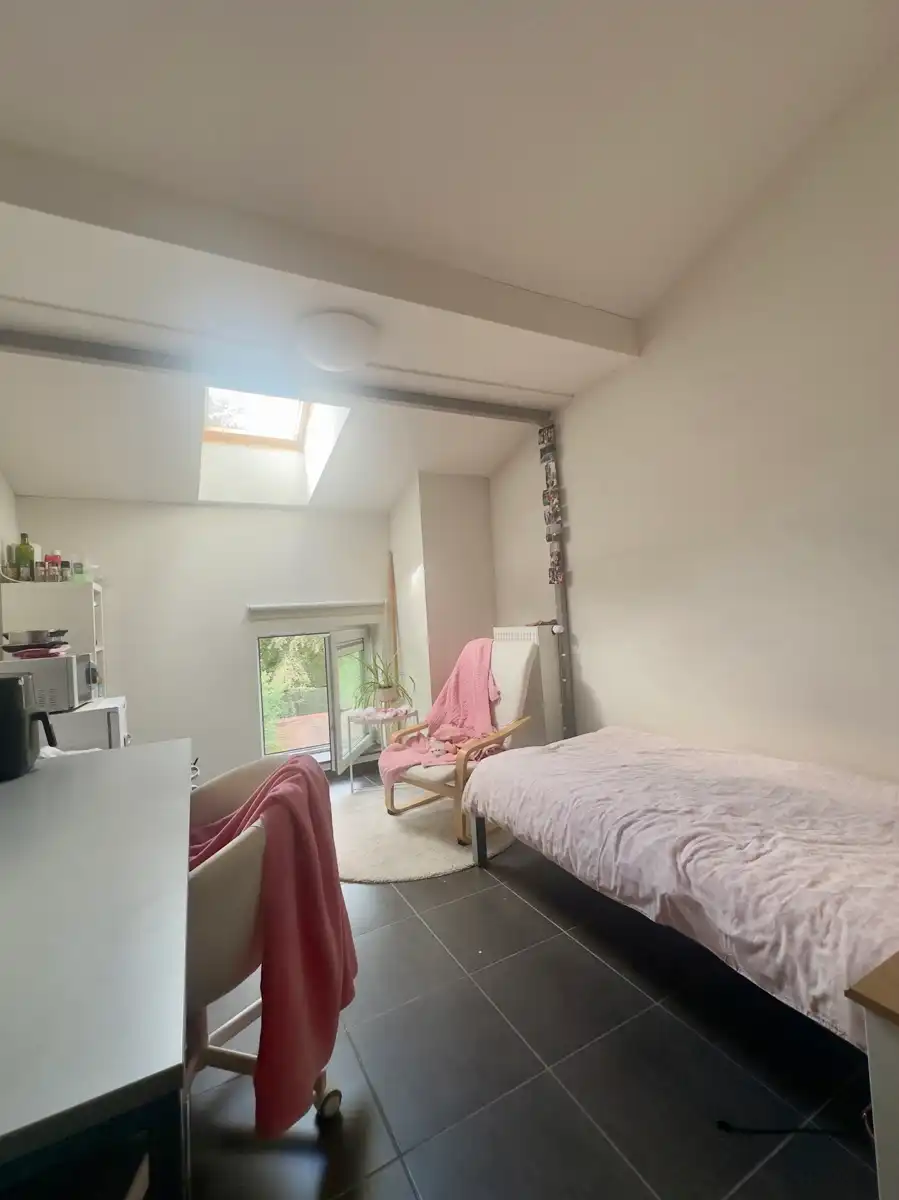 Moderne studentenstudio op een uitstekende locatie in Brugge foto 4