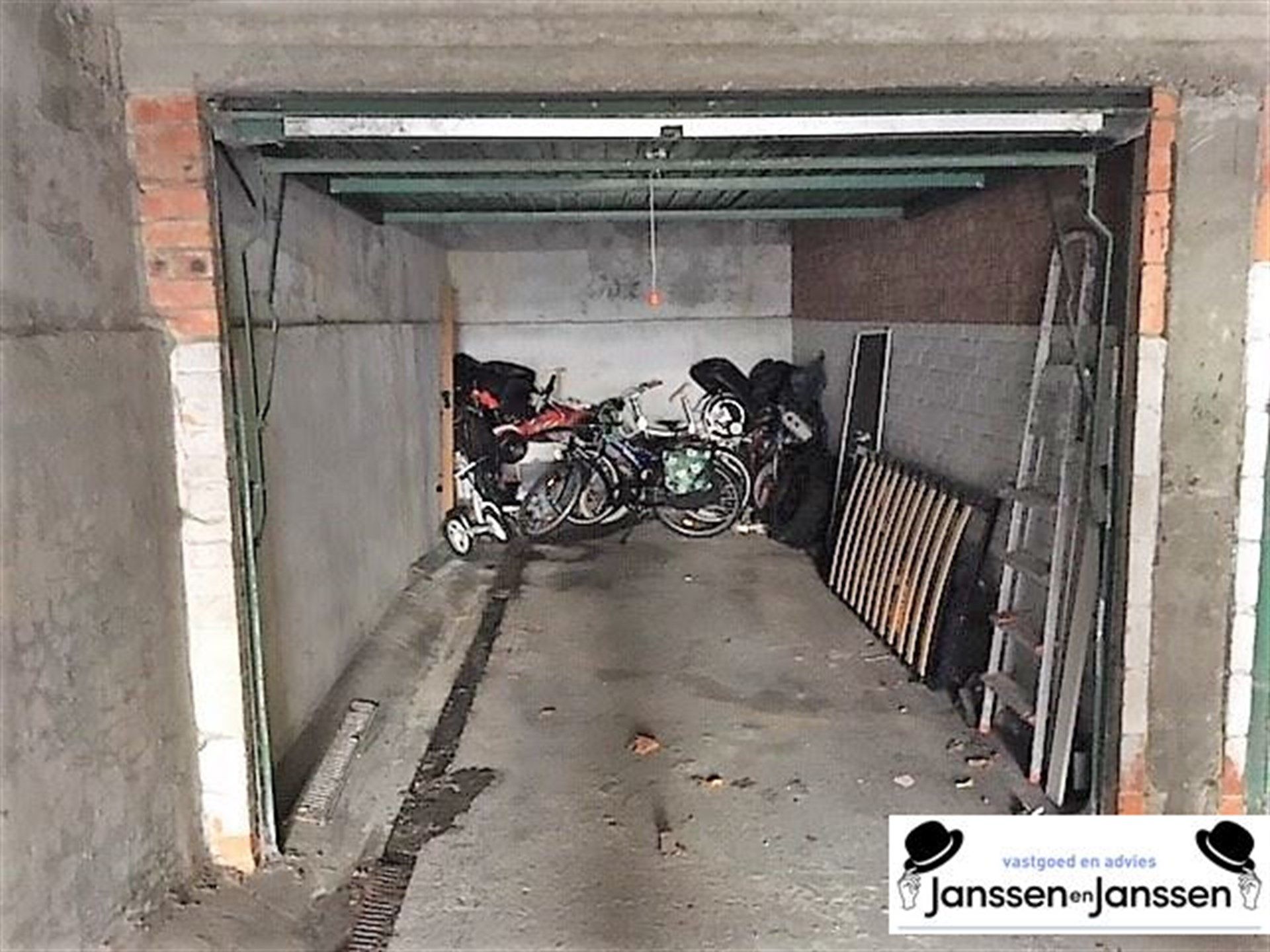 Gesloten garagebox nabij centrum Deurne foto 2