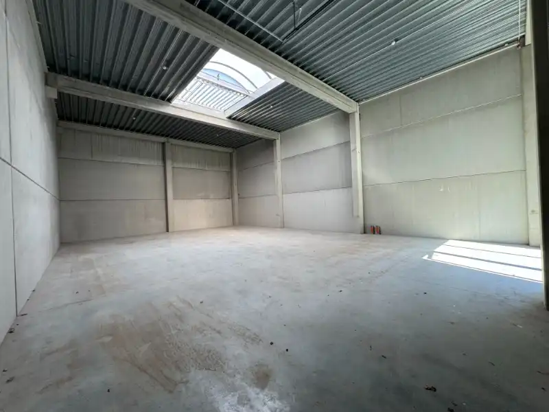 nieuwbouw KMO-unit te huur foto {{pictureIndex}}