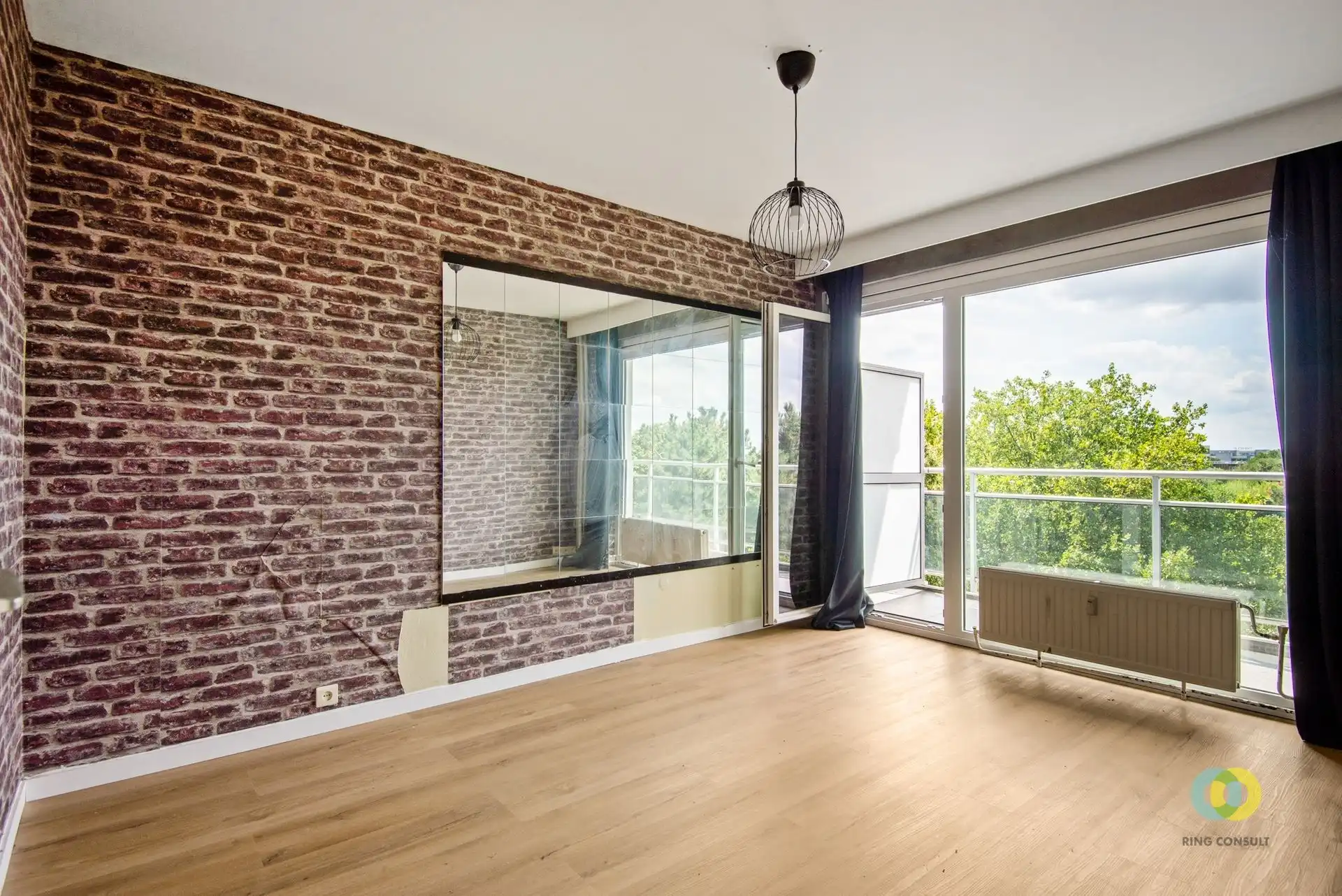 Lichtrijk appartement met terras, garage en EPC B foto 11