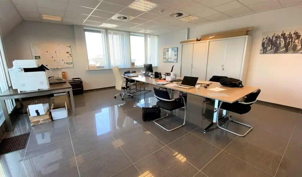 Ingedeelde kantoorruimte te huur in Brugstraat in Aalter foto 4