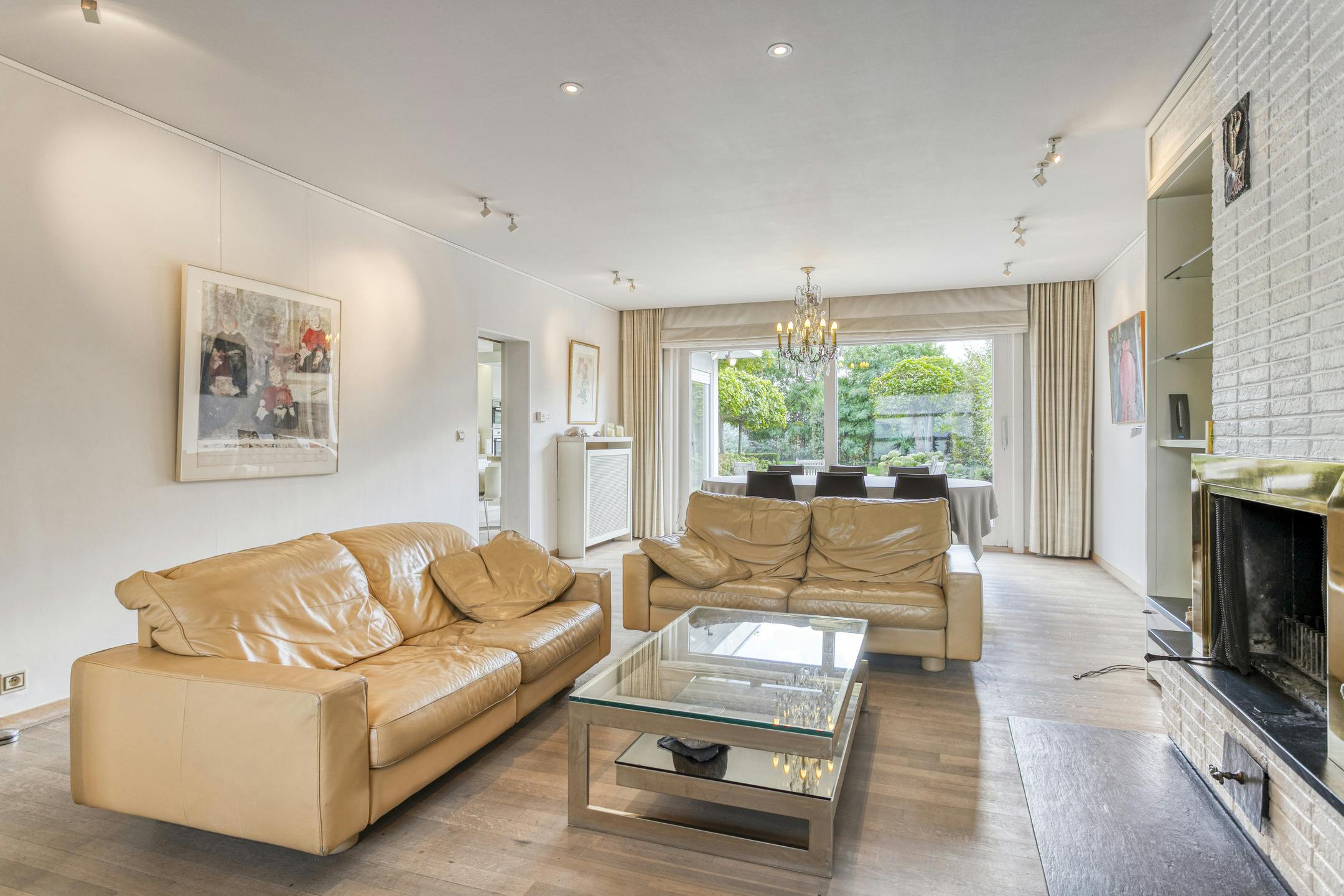 Aangenaam huis met 4 kamers te koop in centrum Beveren-Leie foto 2