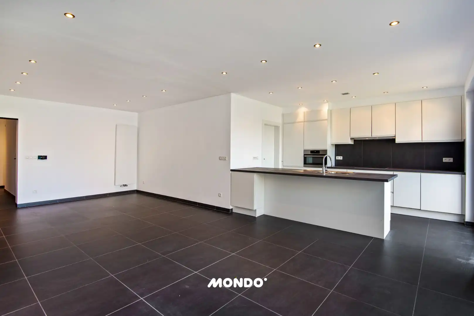 Instapklaar appartement met ruime tuin en 3 slaapkamers + Autostaanplaats!  foto 2