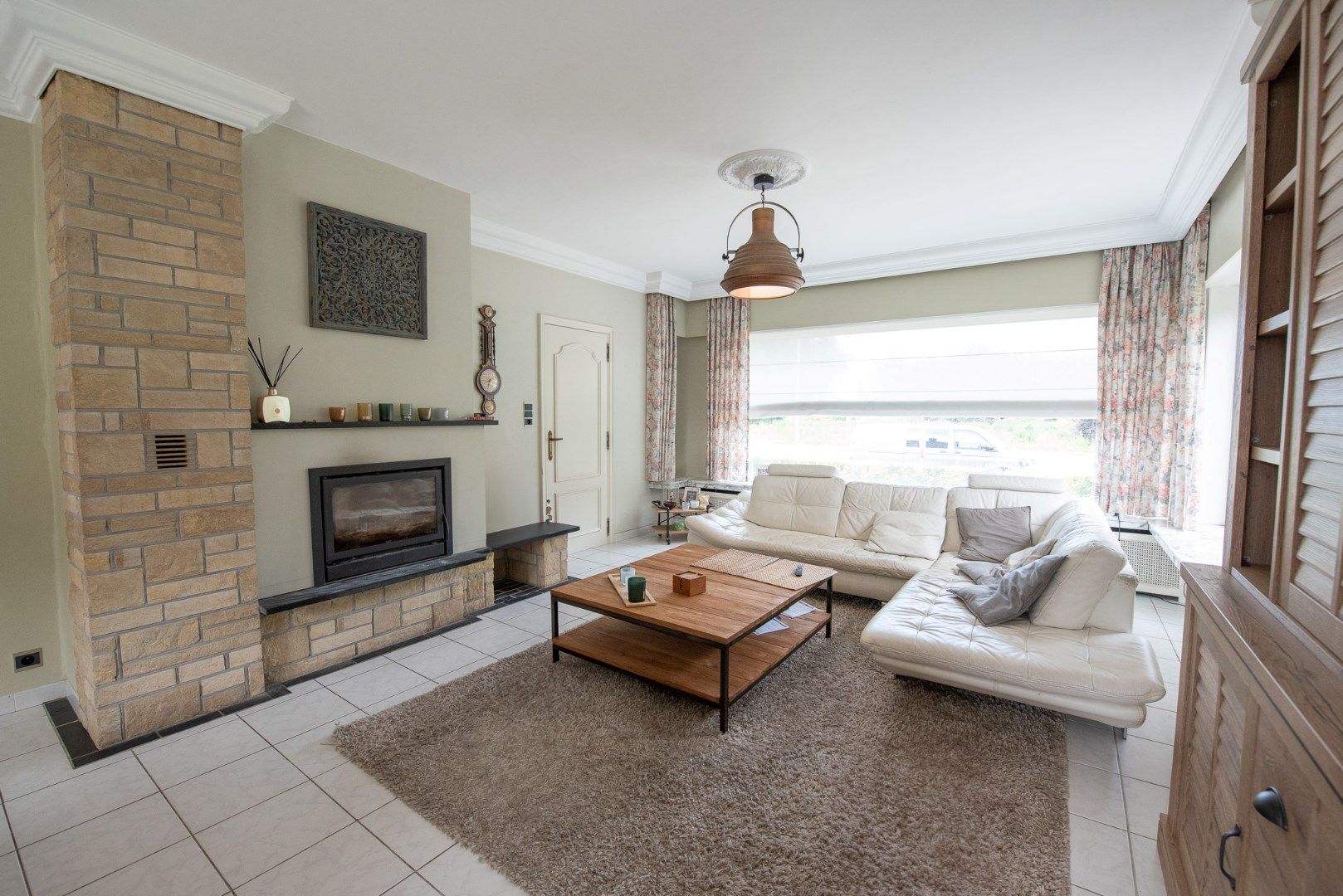 Ruime gezinswoning TE KOOP  op 1307 m² met uitstekende ligging en groot potentieel. foto 2