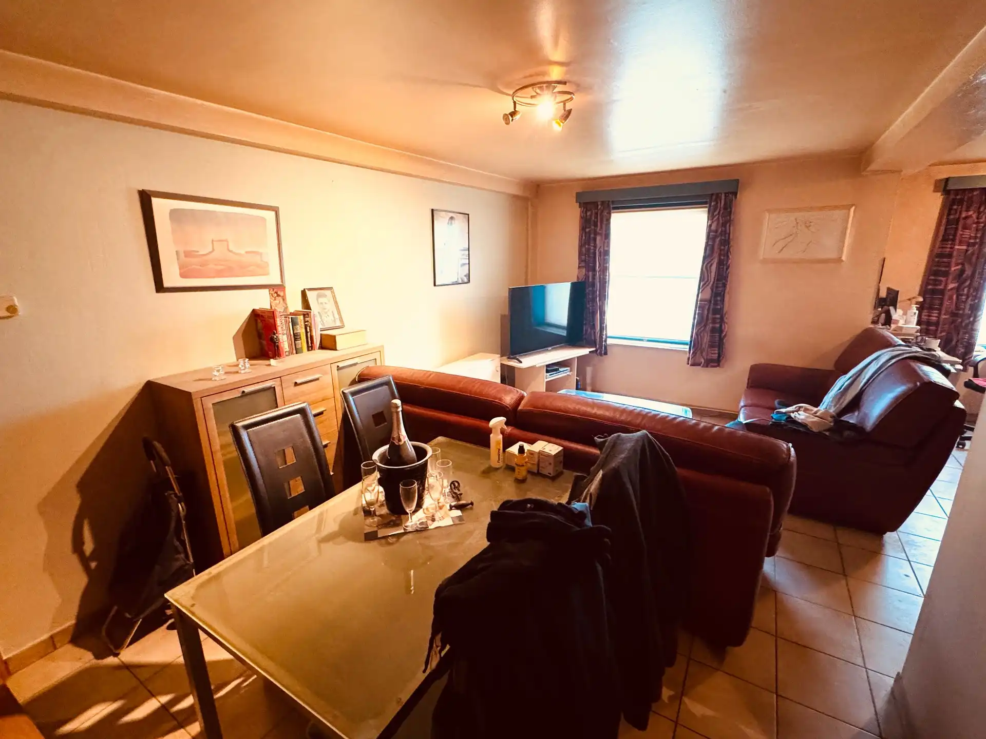 Aangenaam duplex-appartement in Bredene – licht op te frissen naar eigen smaak. foto 2