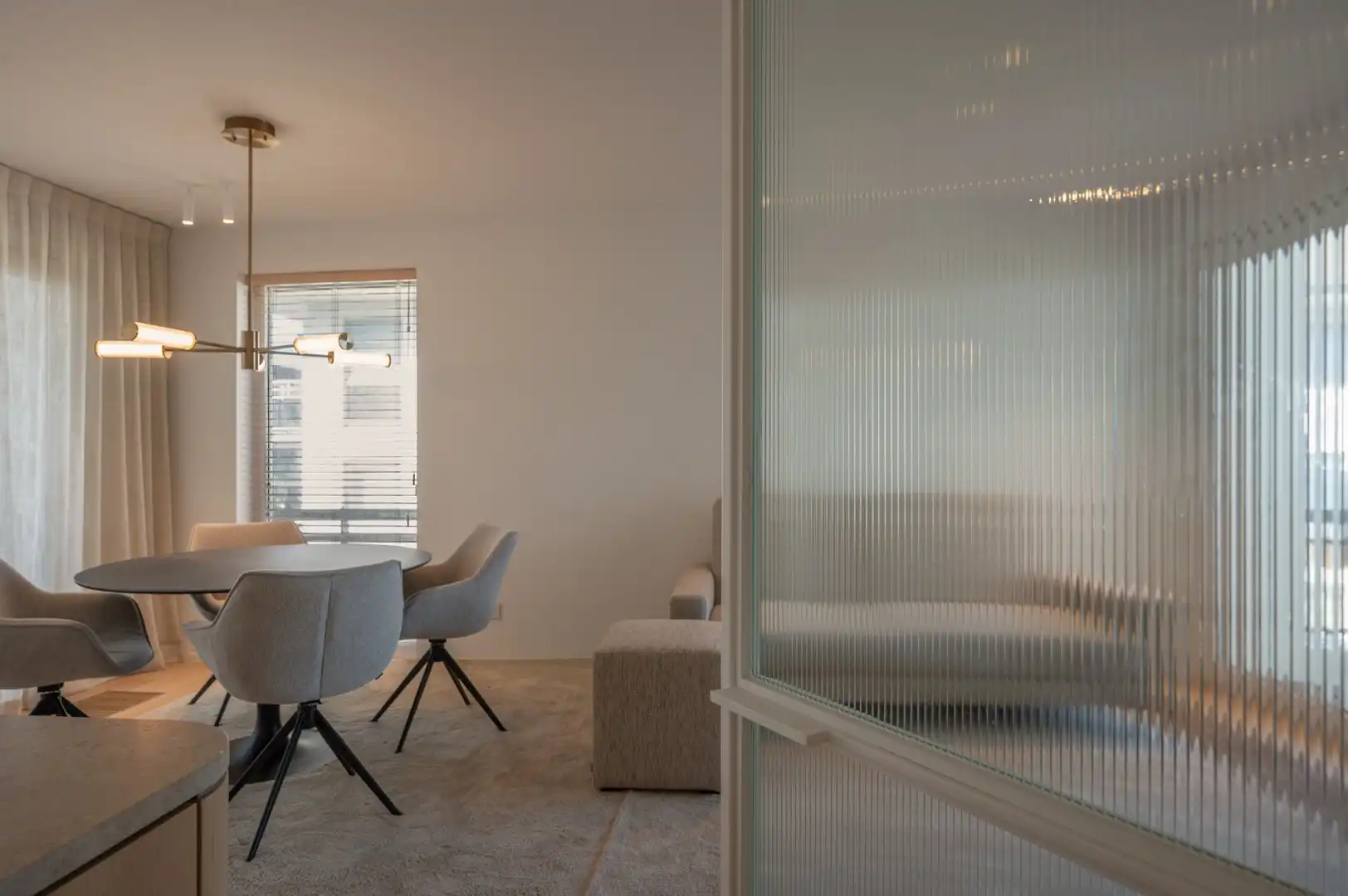 Luxueus gerenoveerd hoekappartement met zeezicht vlakbij de wandeldijk in het Zoute. foto 19