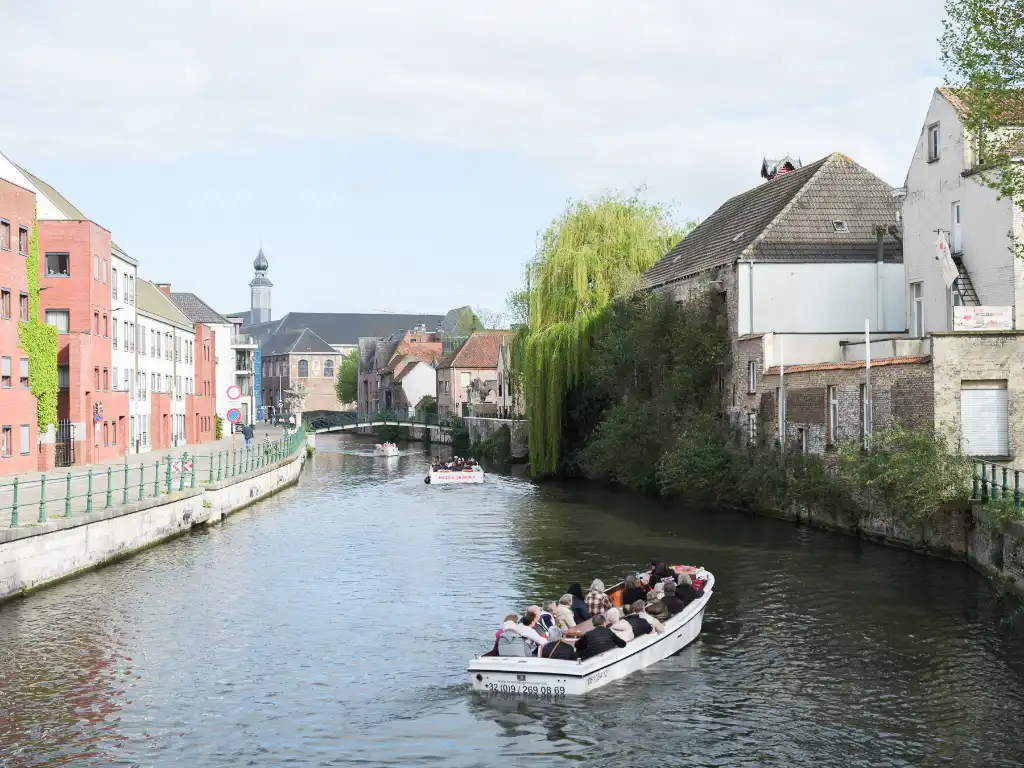 Te renoveren stadswoning met vergunning op exclusieve locatie foto 6