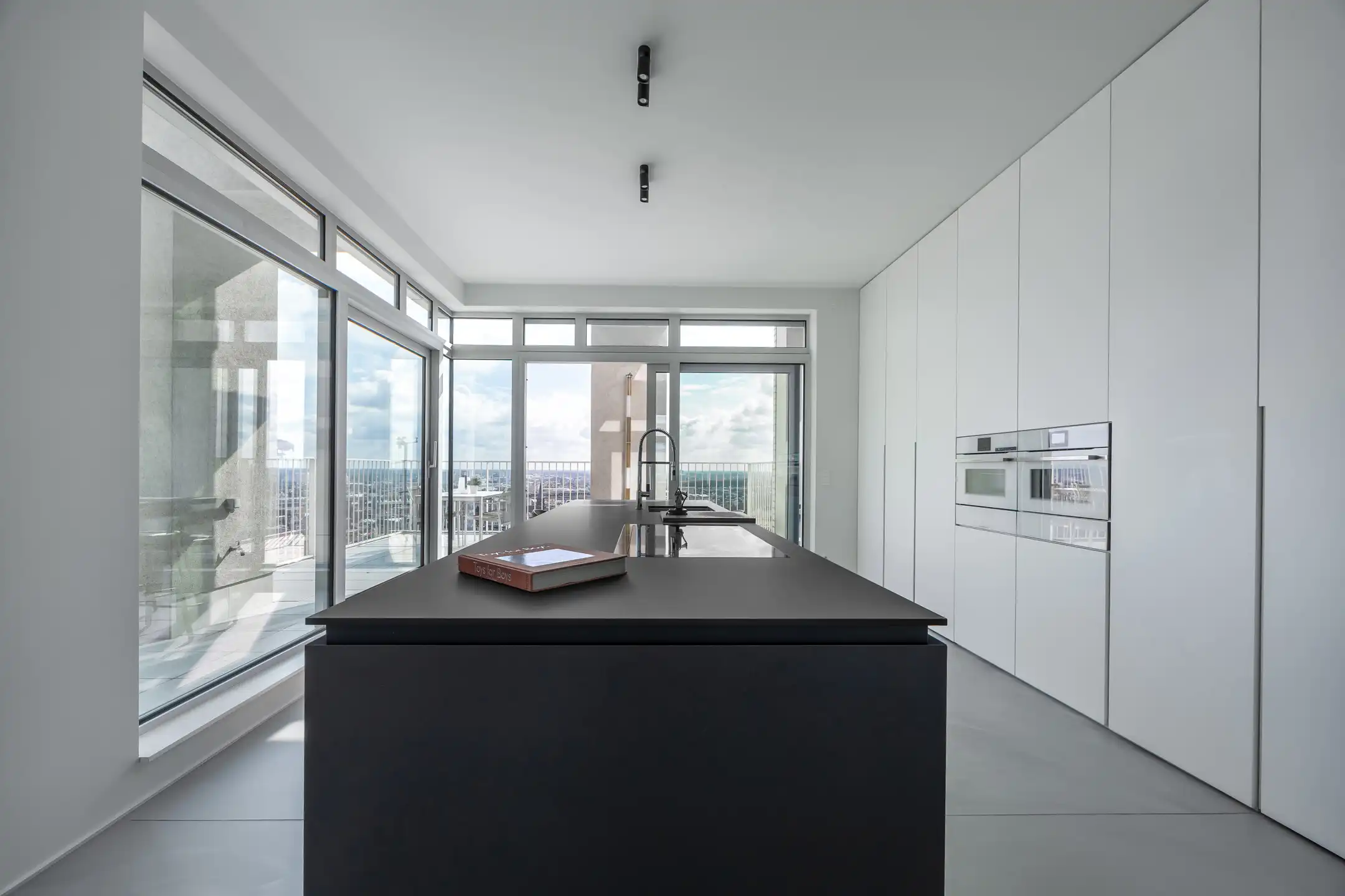 Duplex-penthouse met zicht over de Antwerpse skyline foto 4