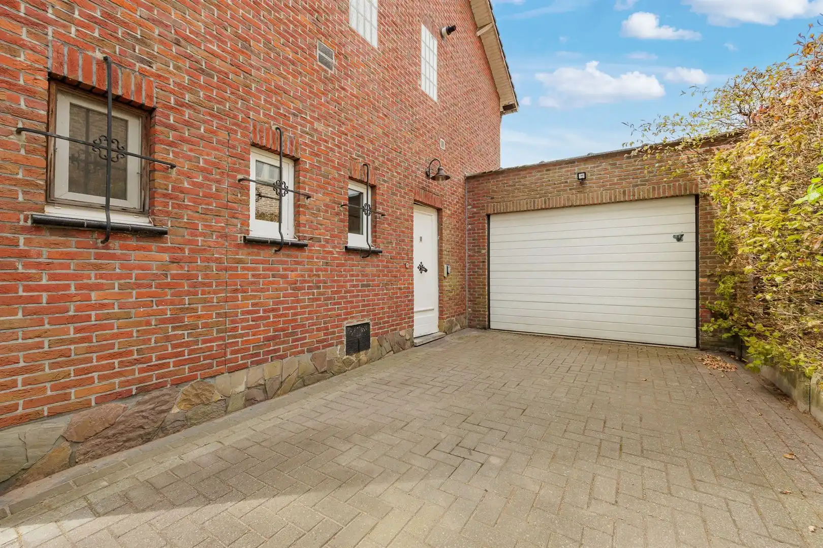 Ruime, lichte woning met garage & oprit op centrale ligging foto 25