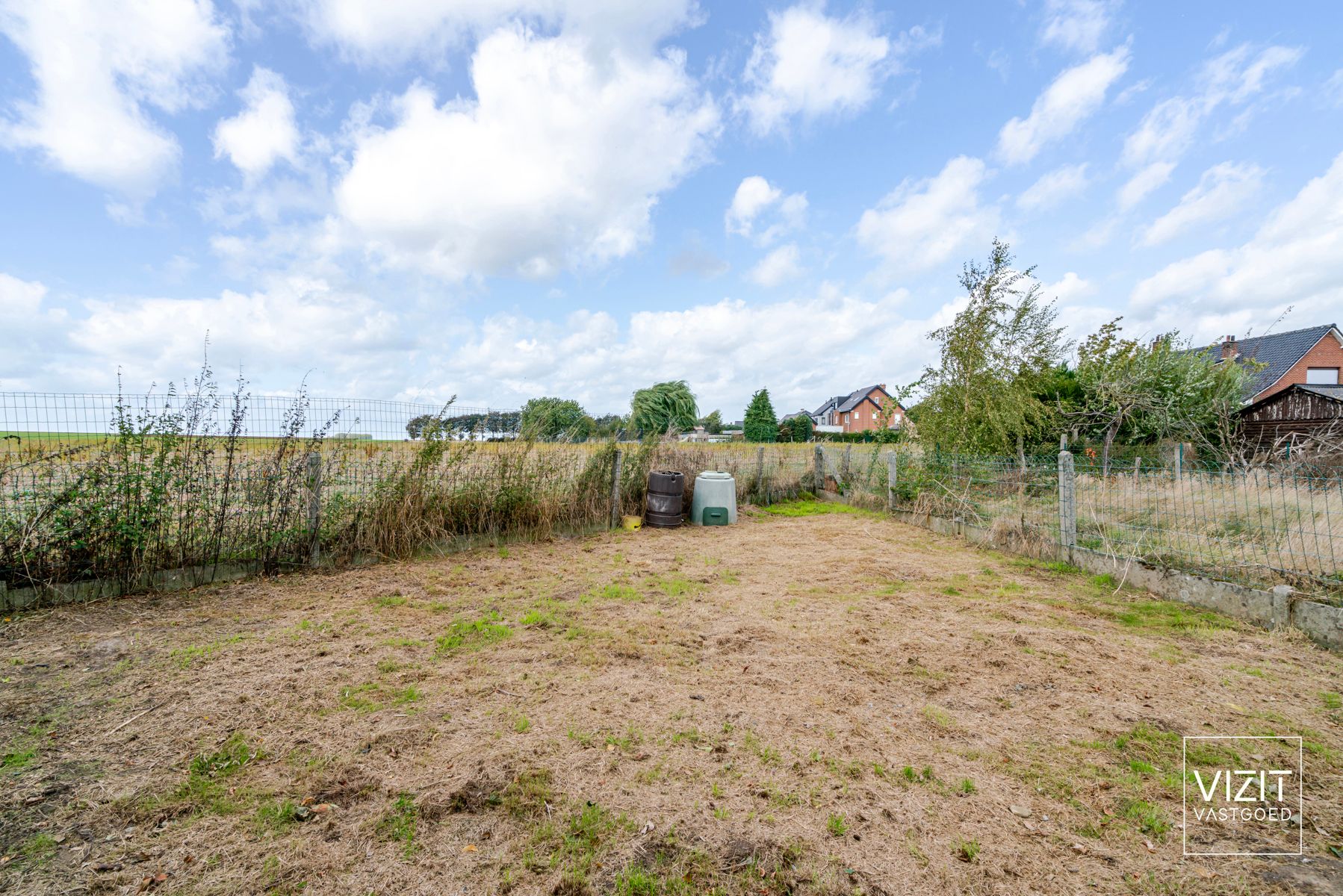 Zeer ruime halfopen woning aangename tuin foto 4