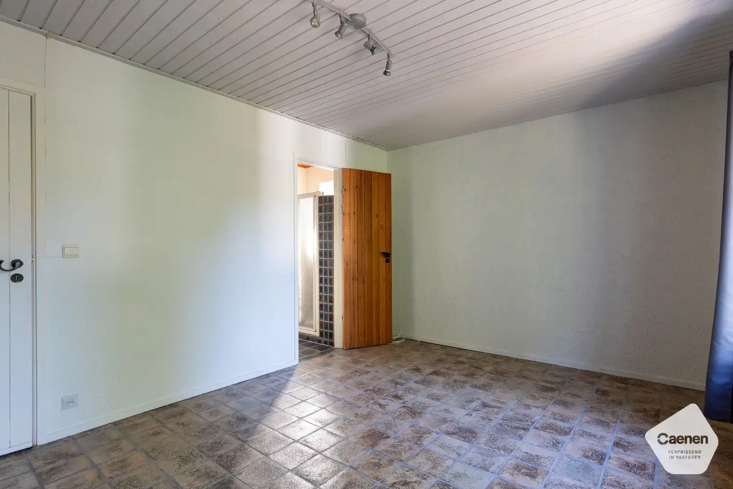 Te renoveren villa met 3 slaapkamers, 2 badkamers, sauna en ruime tuin foto 18